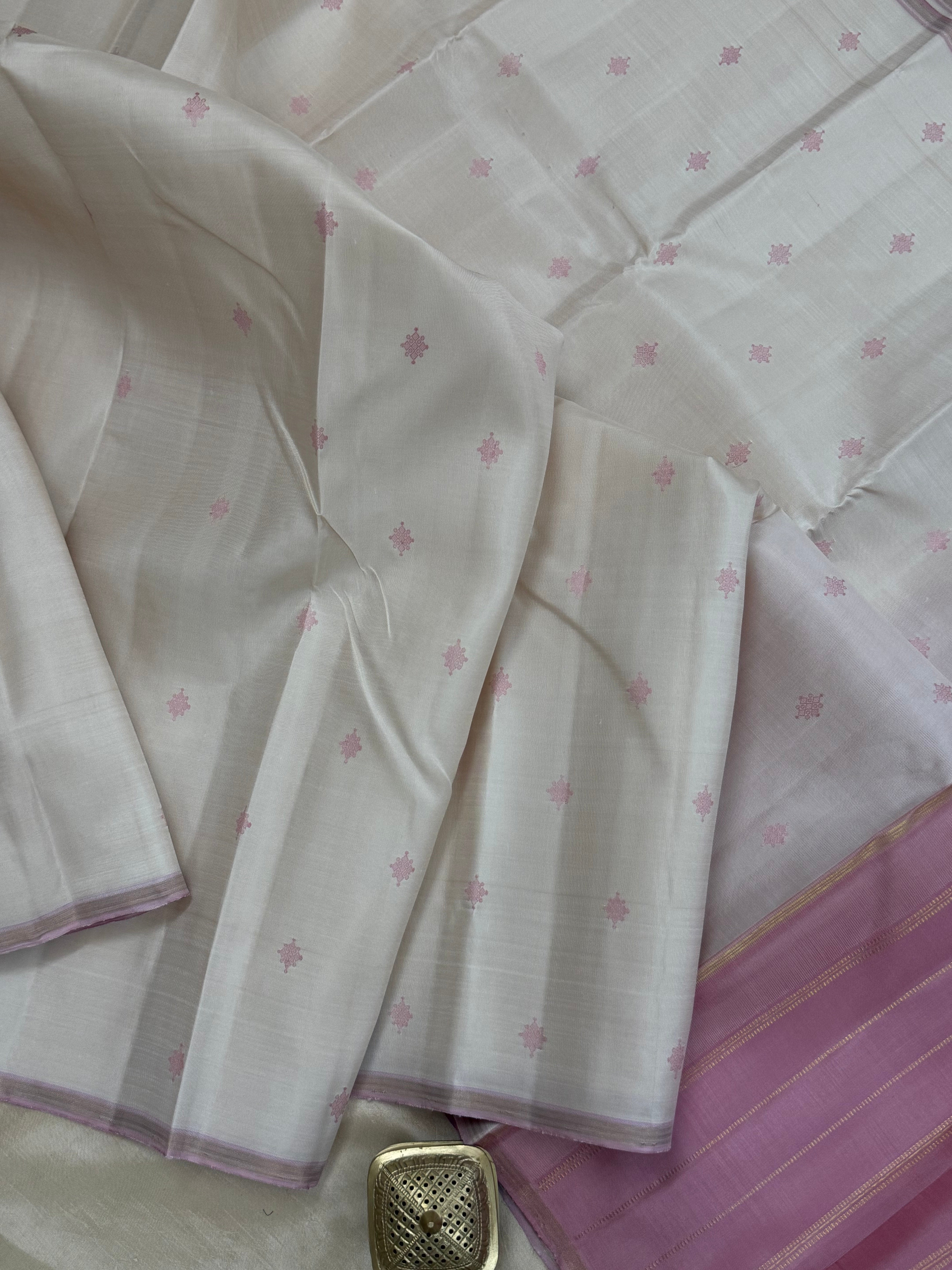 Offwhite thread butta / Kanjipuram silk