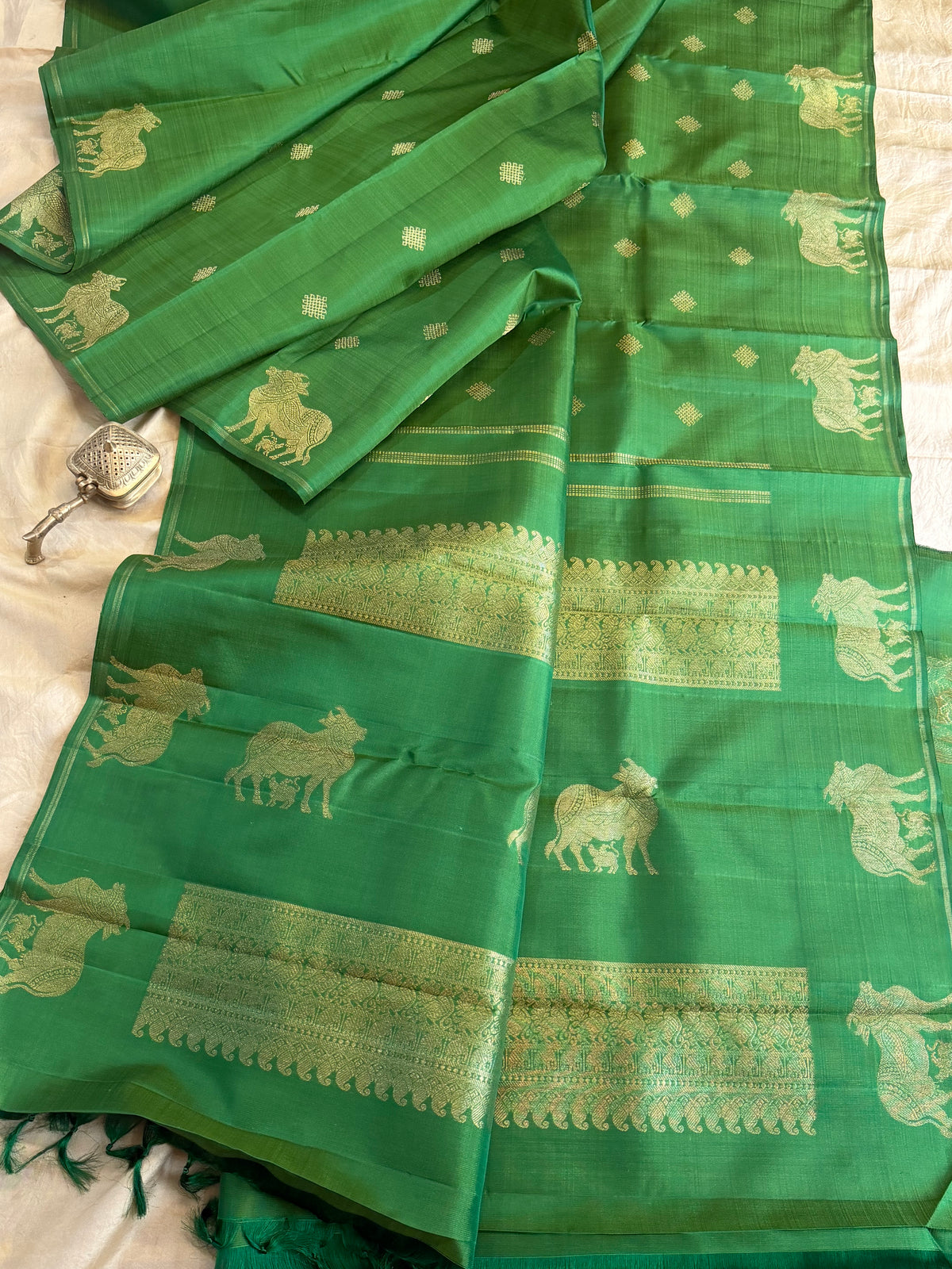 Komatha border Kolam Butta - pure Zari Kanjipuram silk