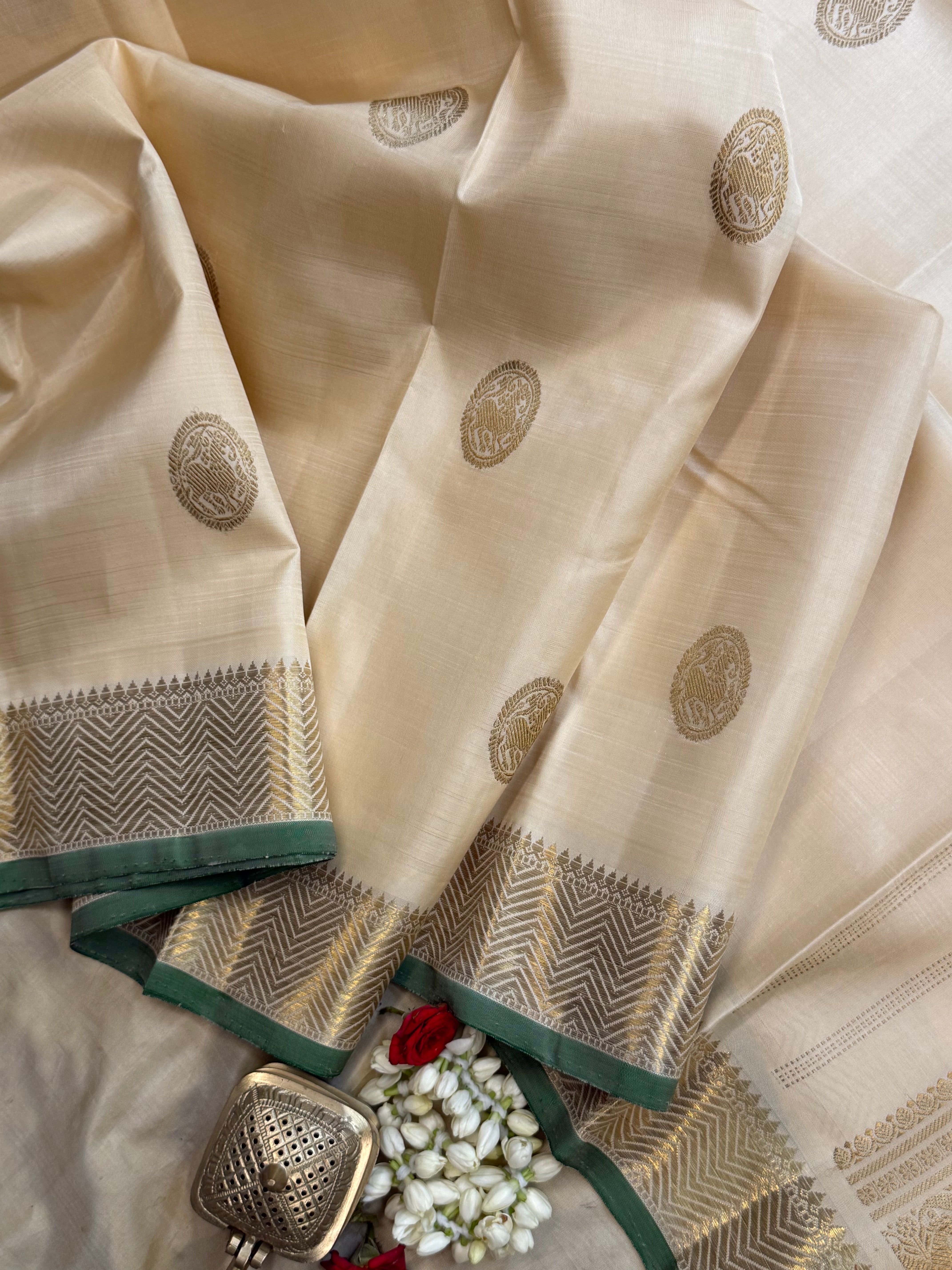 Onam edit - Offwhite yazhi round butta / Kanjipuram silk CLSA4434