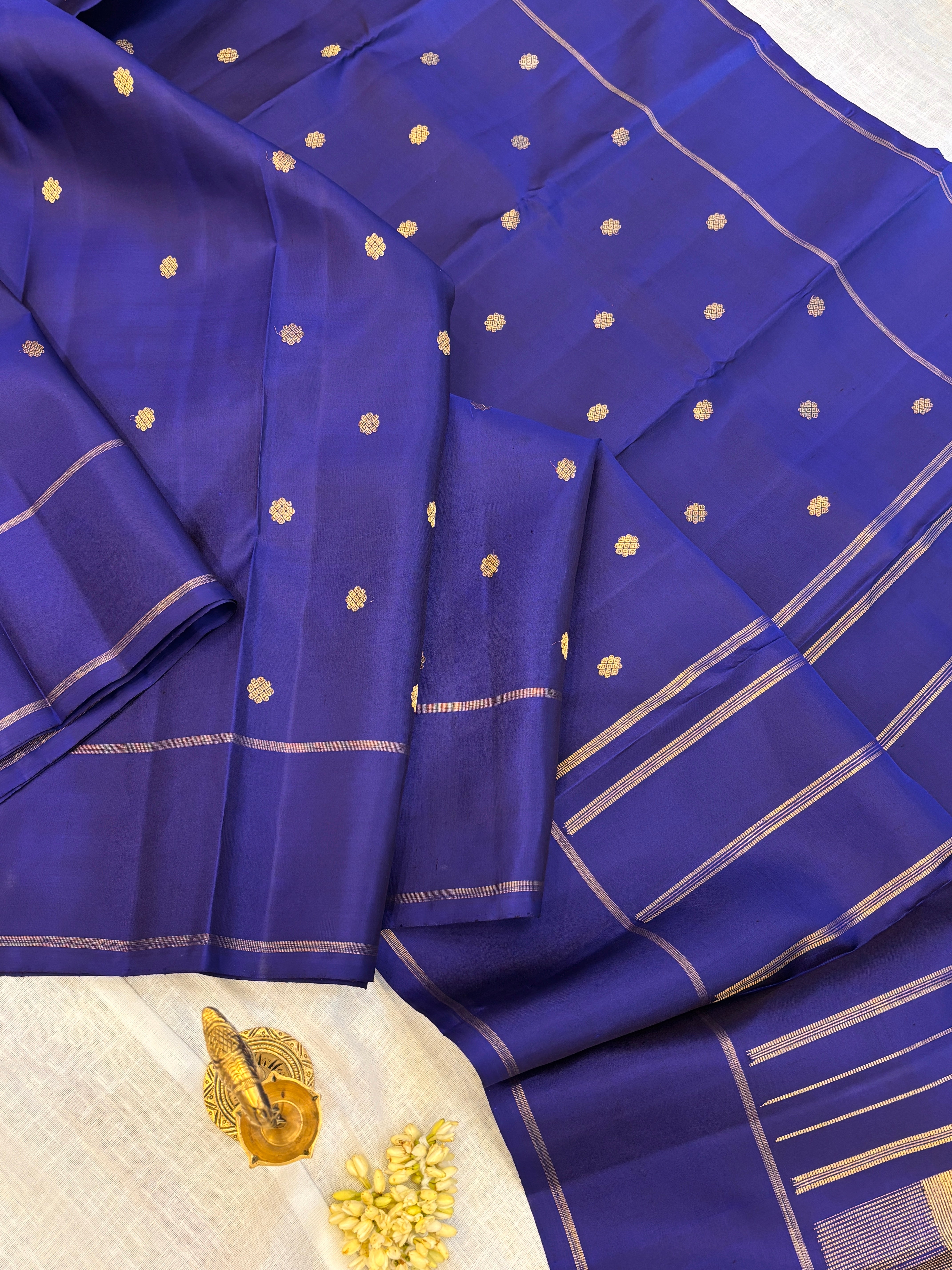 Blue kamalam butta/ kanjipuram silk