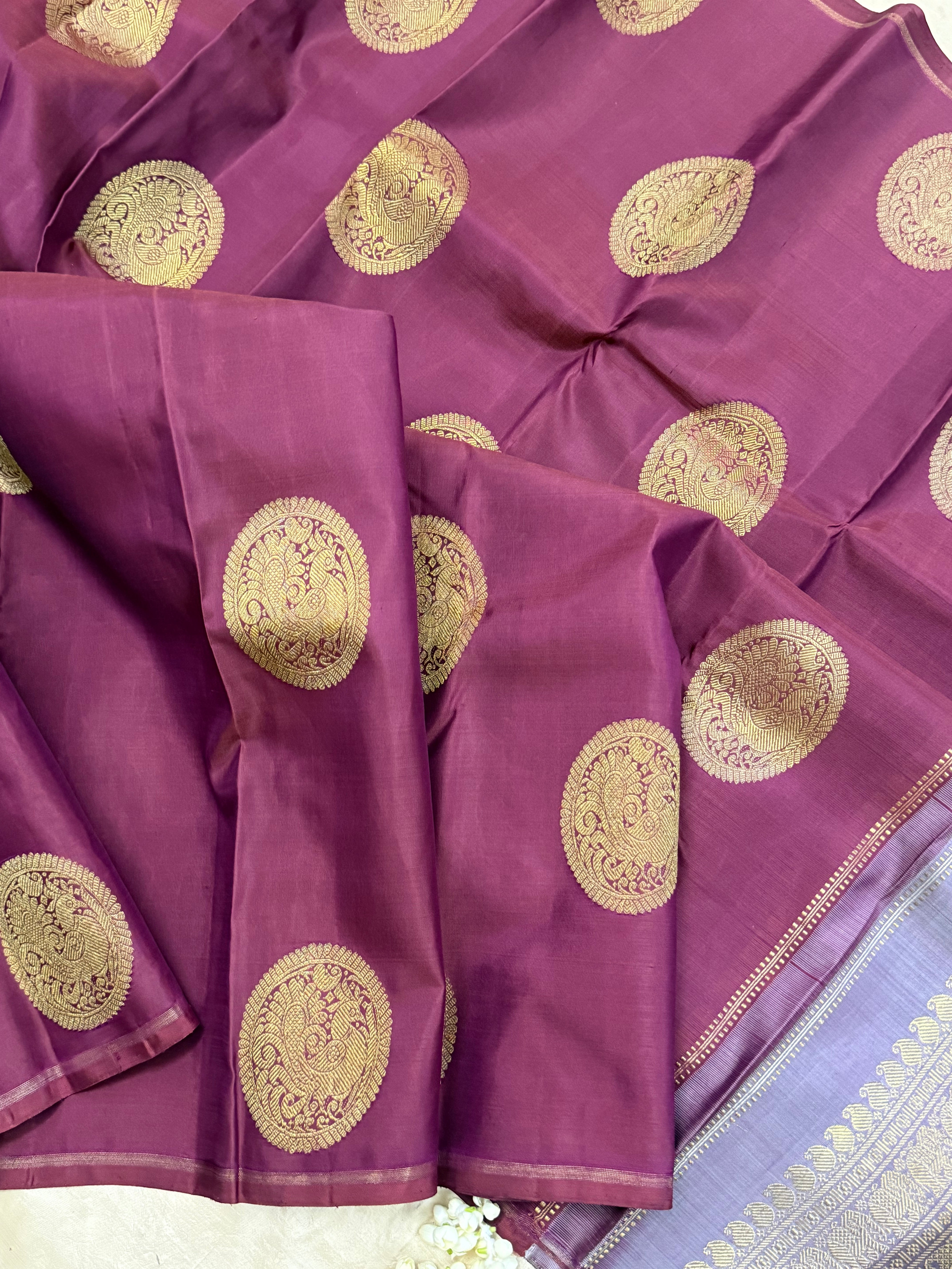 Deep paaku big annam round butta / Kanjipuram silk