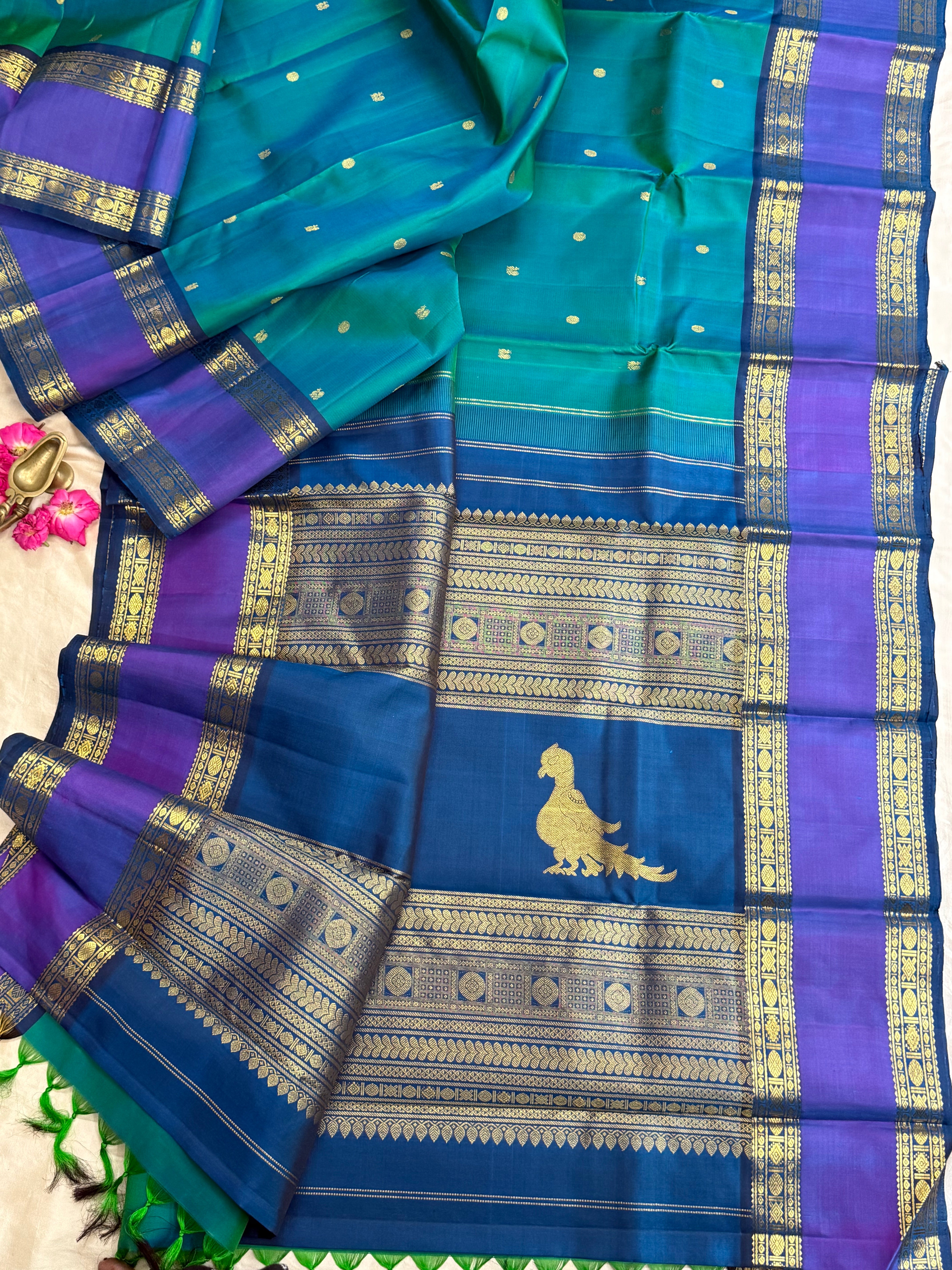 Bue shot green rettapet border/ Arani silk