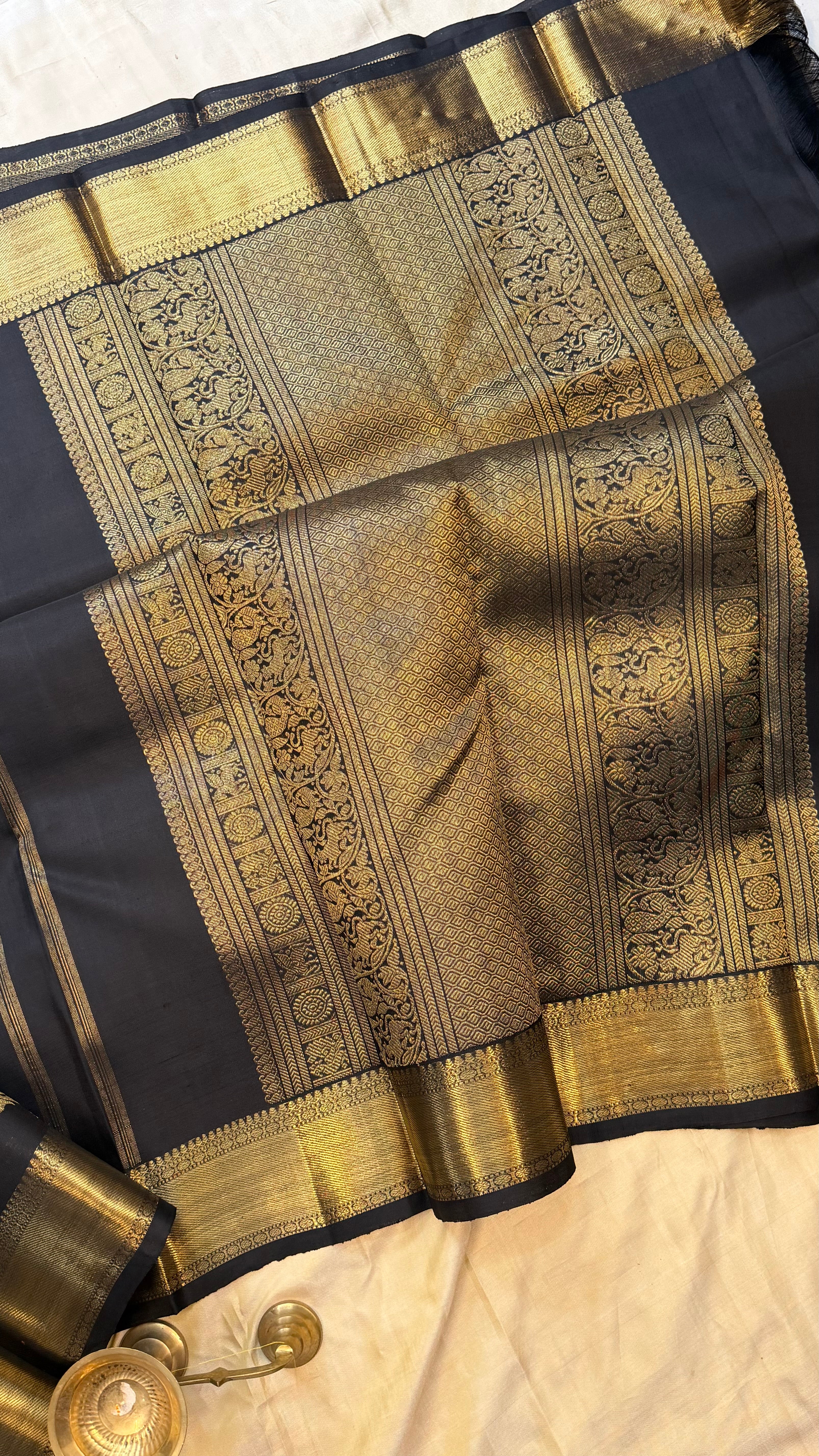 Black Kodi Kanjipuram / Kanjipuram silk