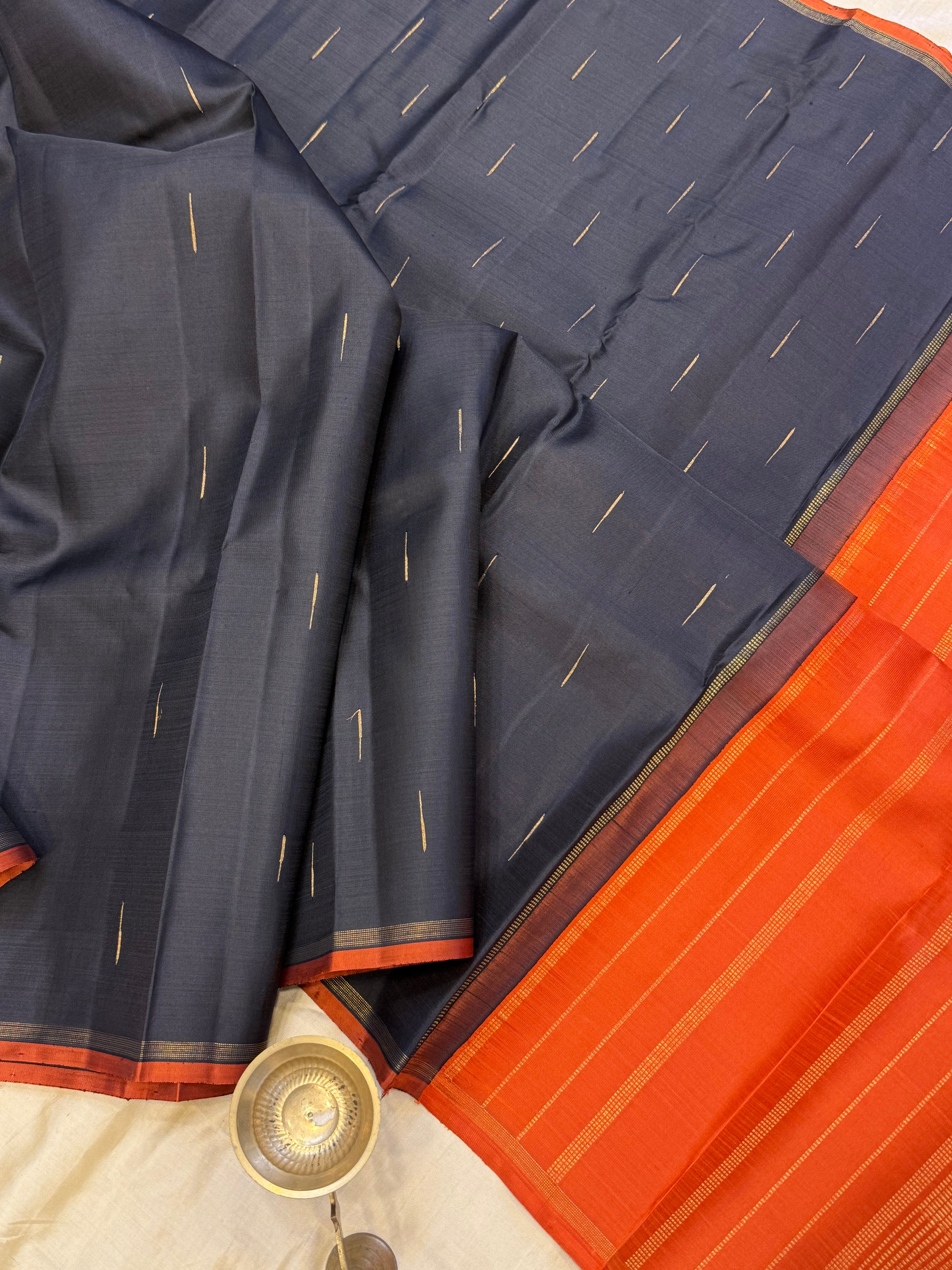 Black malli moggu borderless/ Kanjipuram silk
