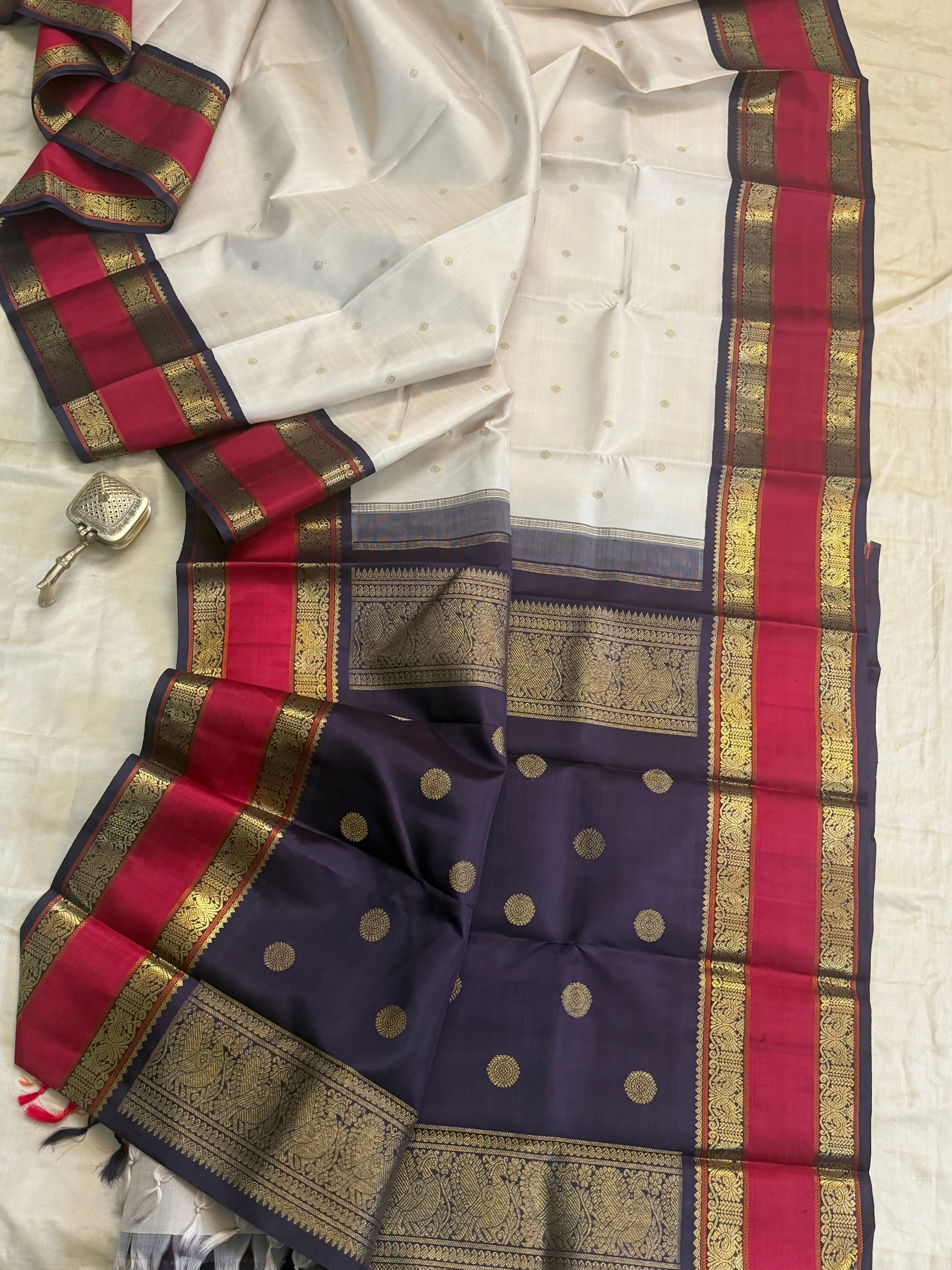 Onam collection: ivory beige retta pet Korvai / pure zari Kanjipuram silk