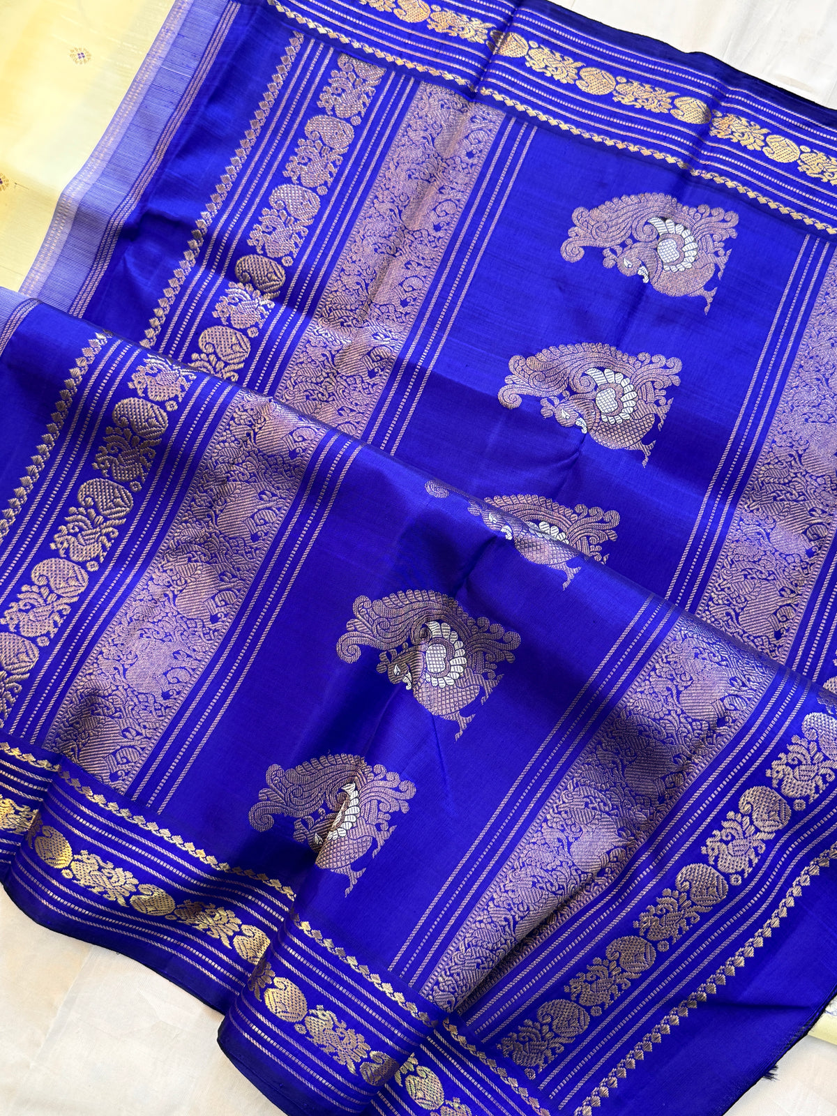 Cream meenakari butta Korvai / pure Kanjipuram Saree CLSA10395