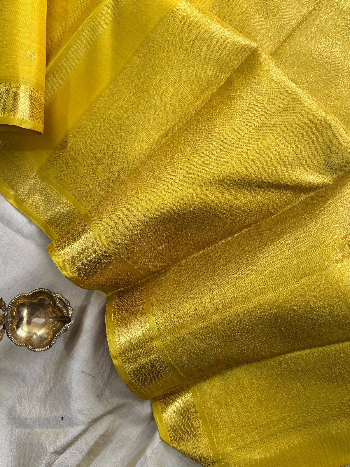 lemon shot yellow with small border pure zari /kanjipuram silk saree clsa 12741