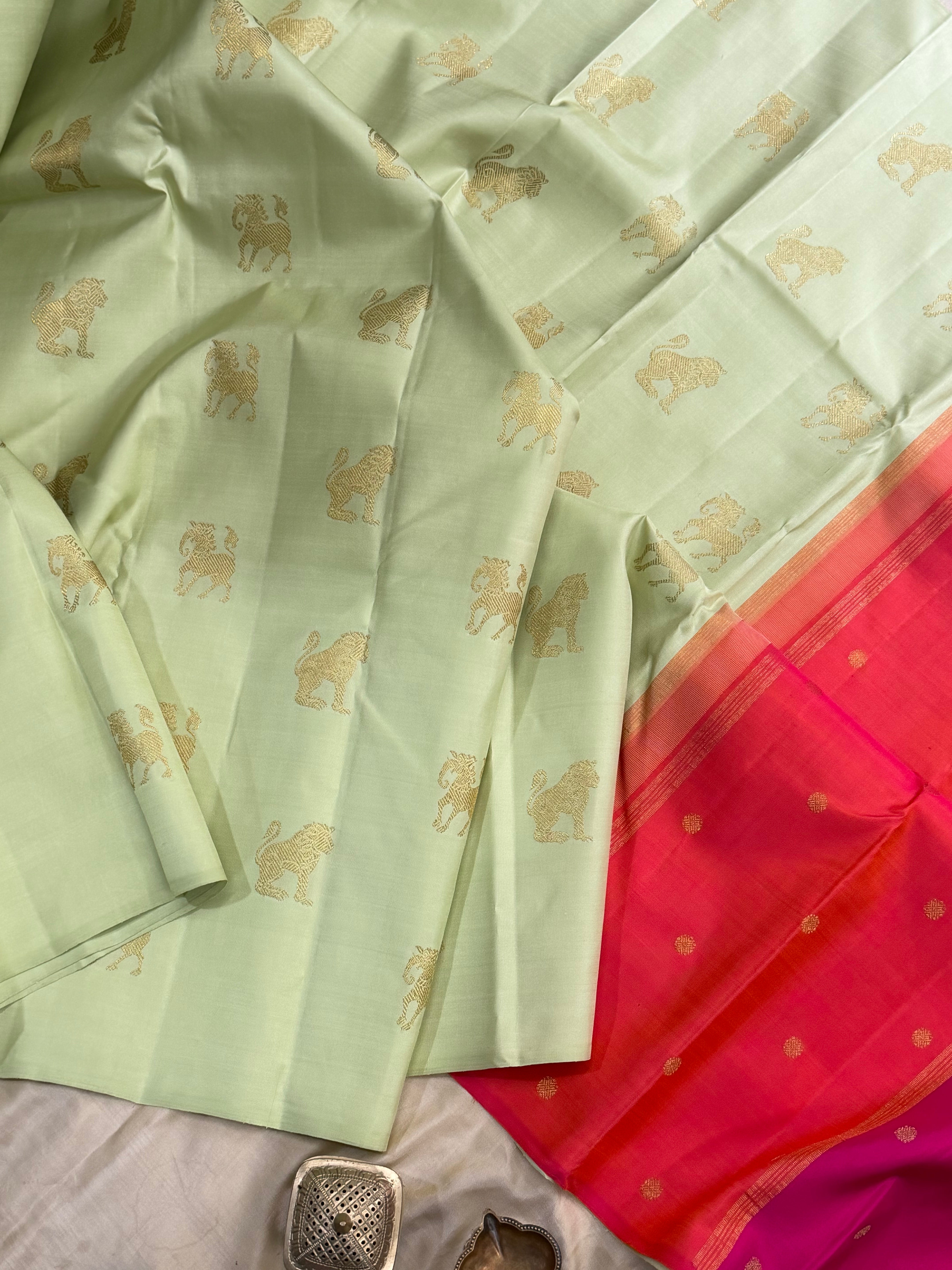 Elakai green Varisai palla  pure Zari Kanjipuram silk