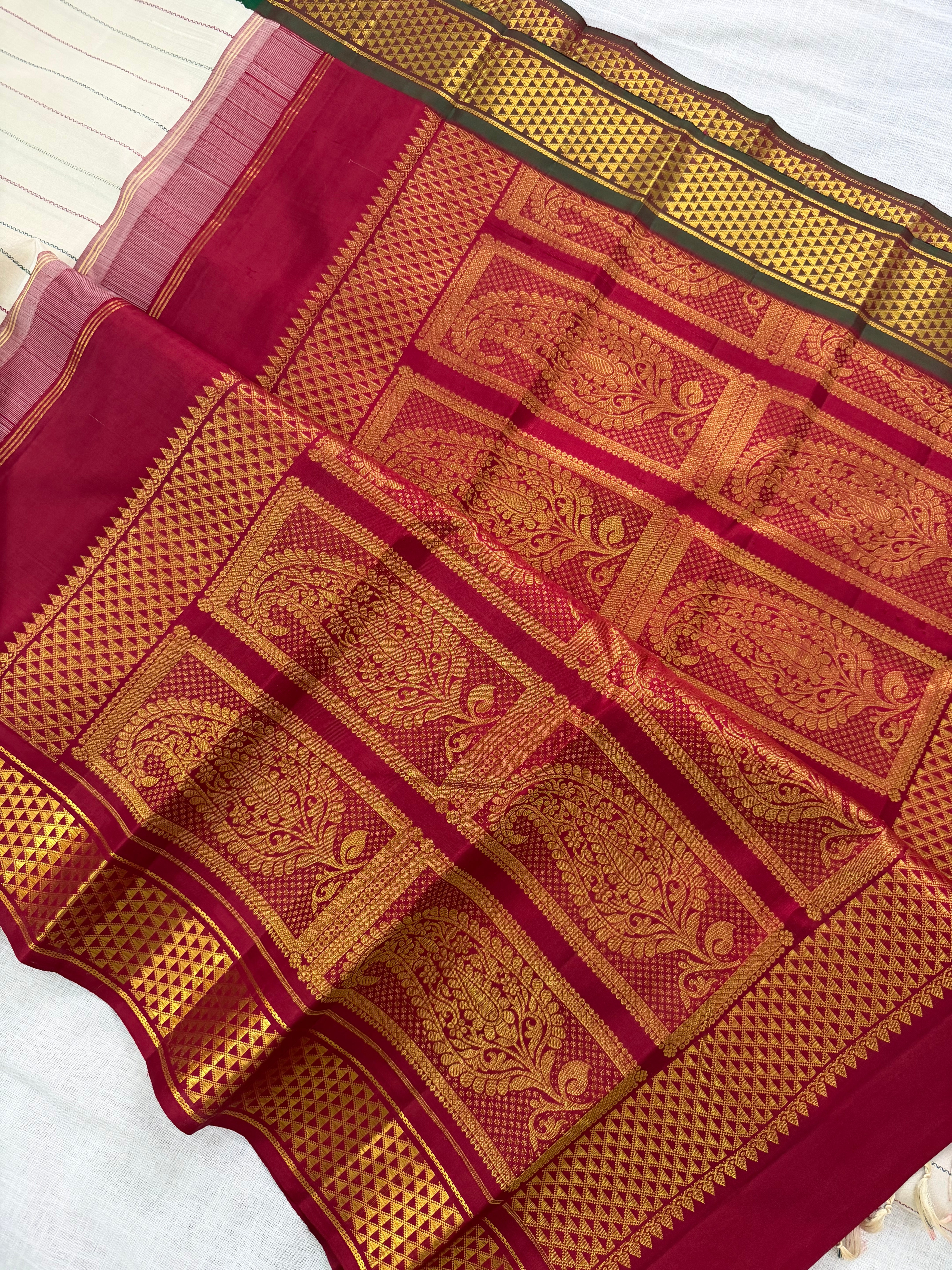 White Ganga Jamuna korvai   / Arani silk