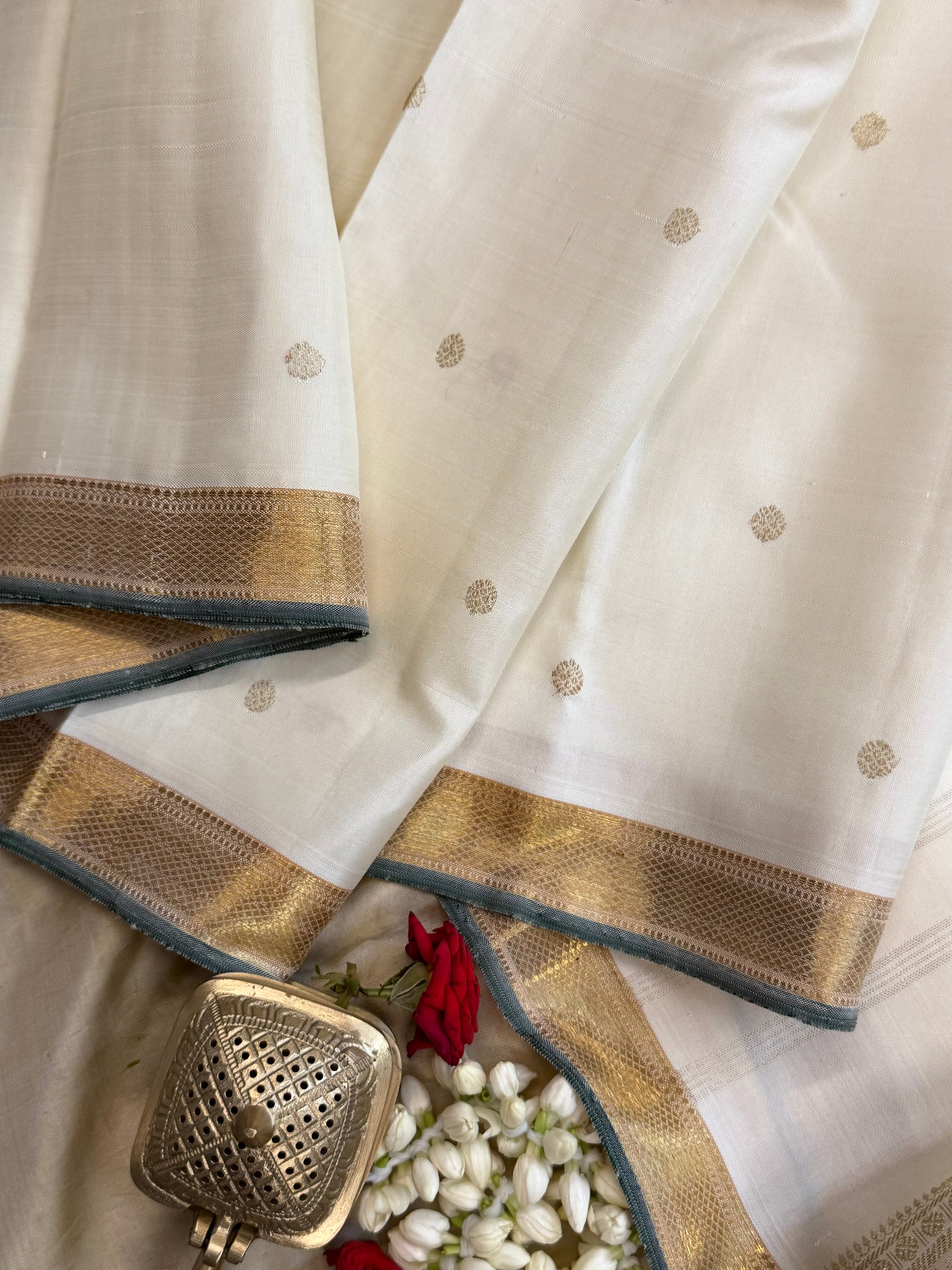 Onam Edit - Offwhite small border araimadam border / Kanjipuram silk CLSA3536