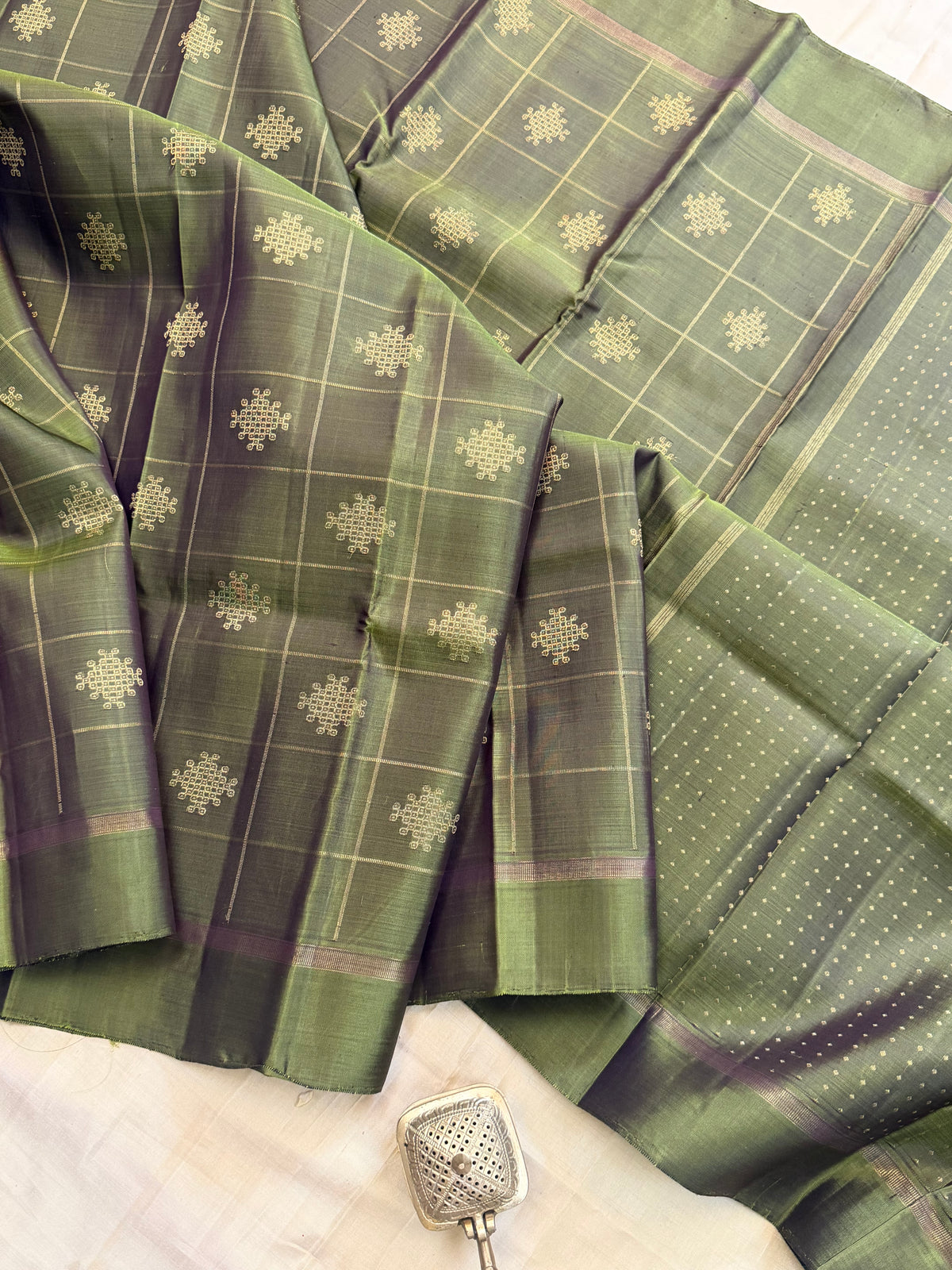 Colours of Navarathri mehandi green / pure Kanjipuram silk
