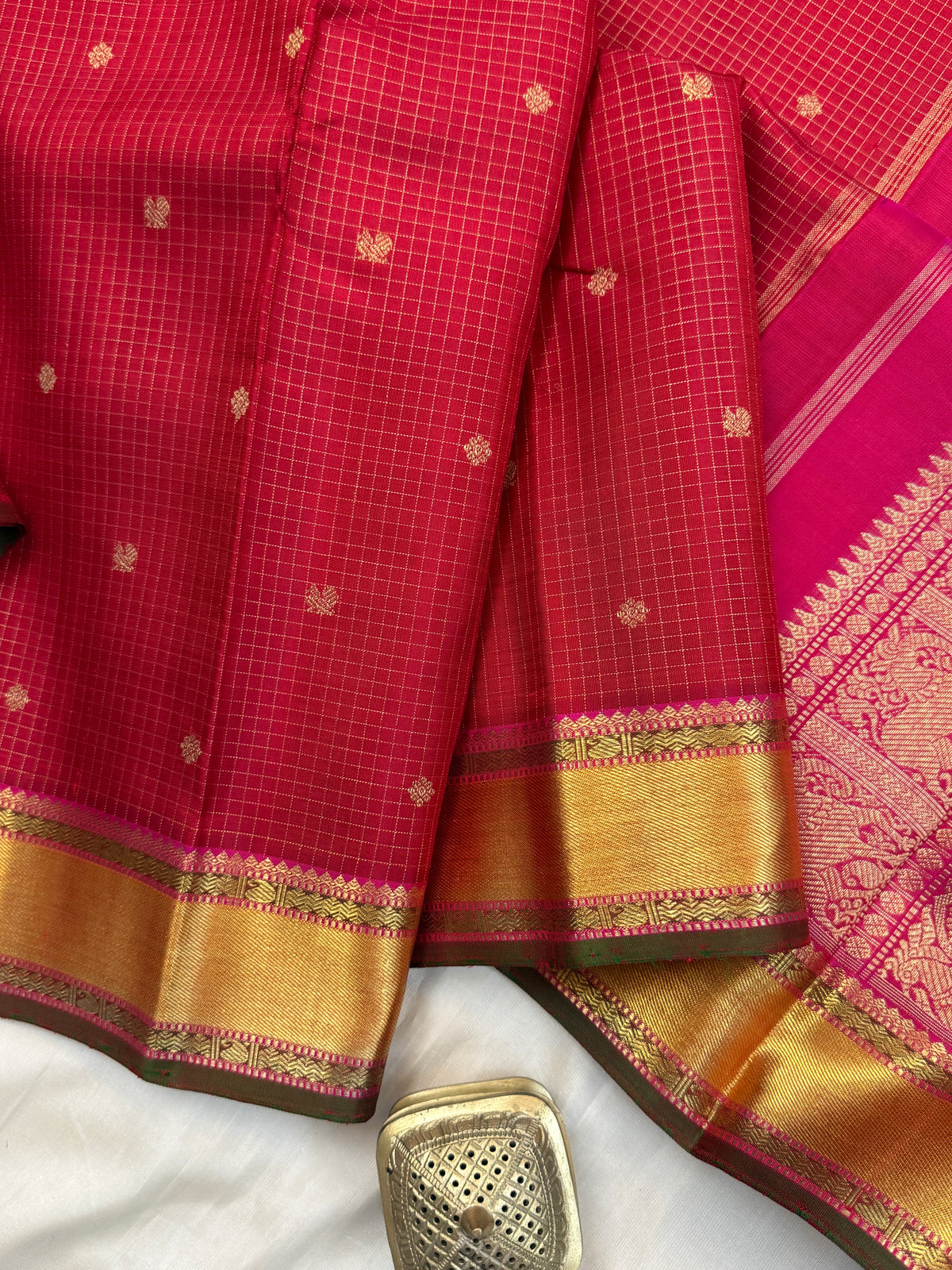 Navarathri - Day 4 Red Colour pure Zari Oosi kattam and butta/ Kanjipuram silk sree Clsa67