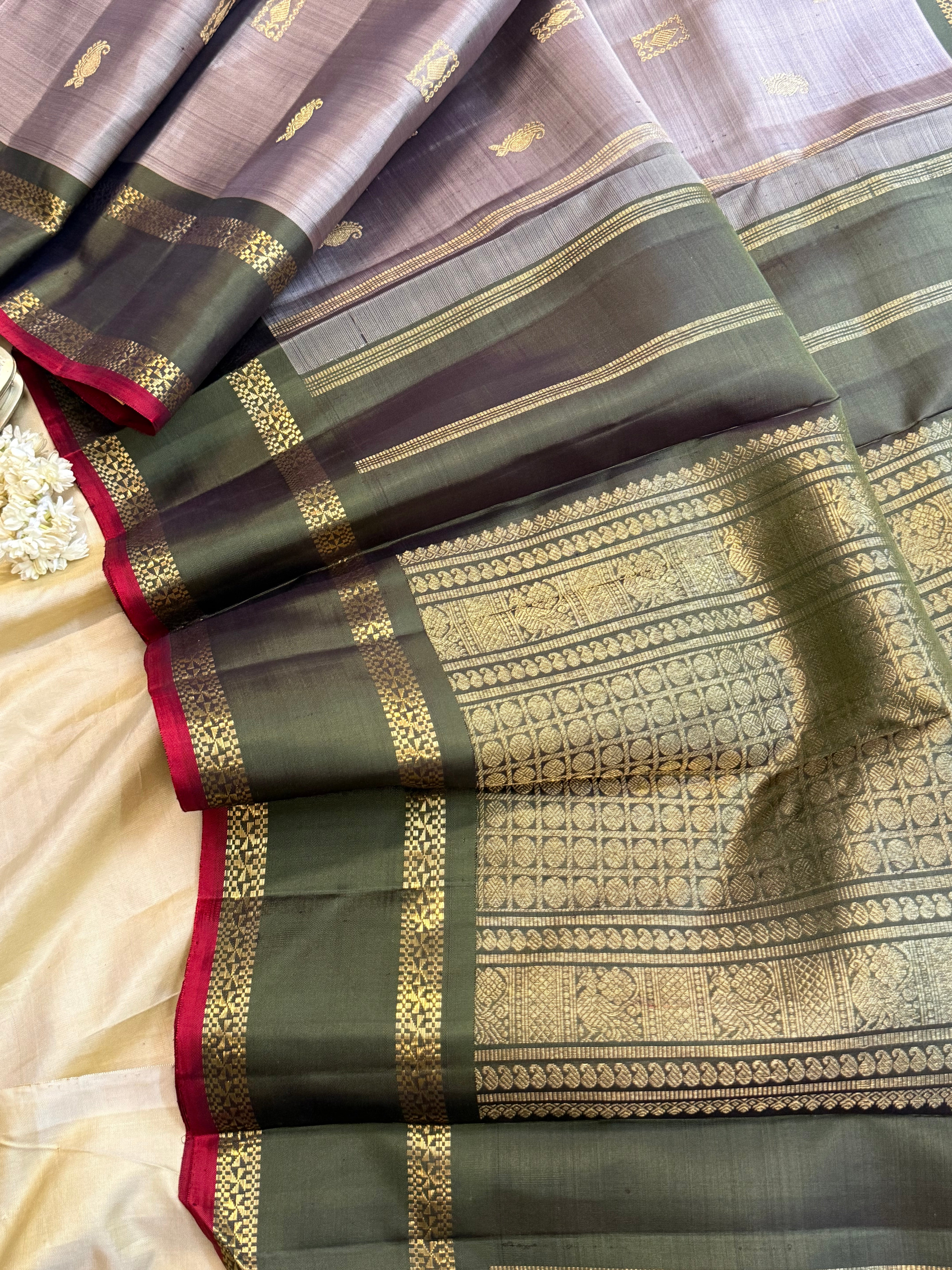Greyish green unique butta / Kanjipuram silk