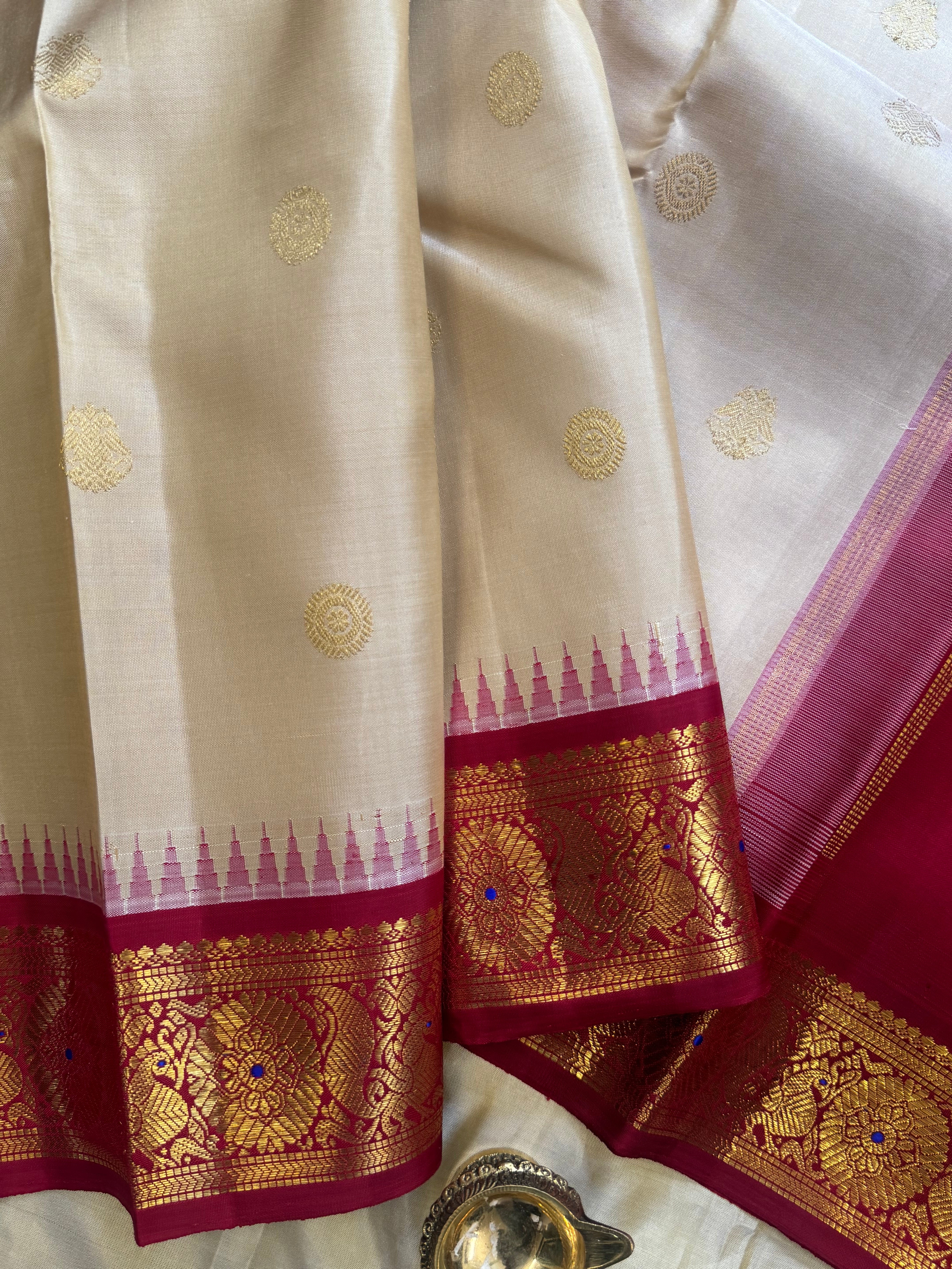 Tussar color (offwhite) and reddish pink kai korvai / Kanjipuram Silk