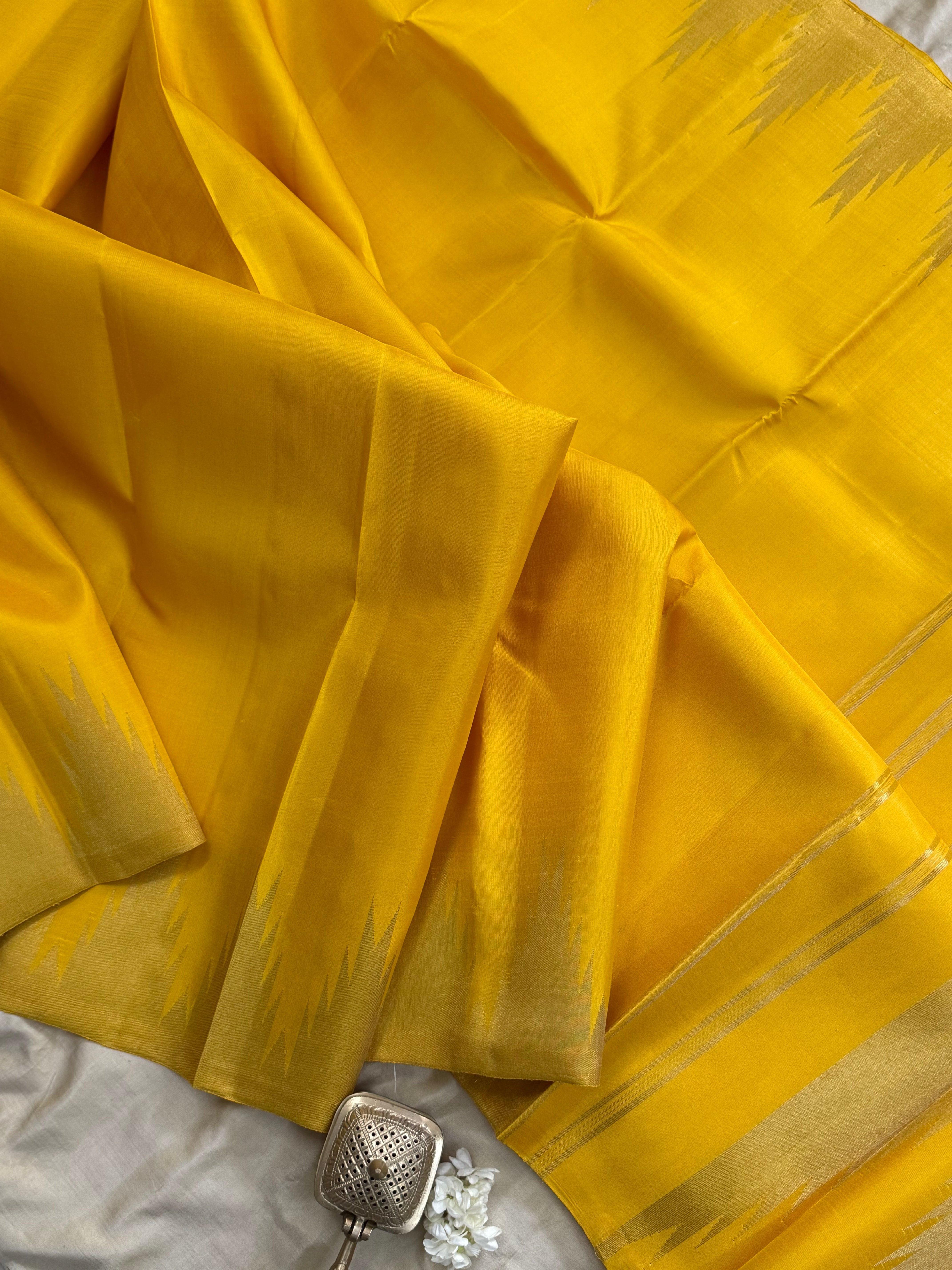 Golden yellow 8 kol temple border / Kanjipuram silk CLSA6306