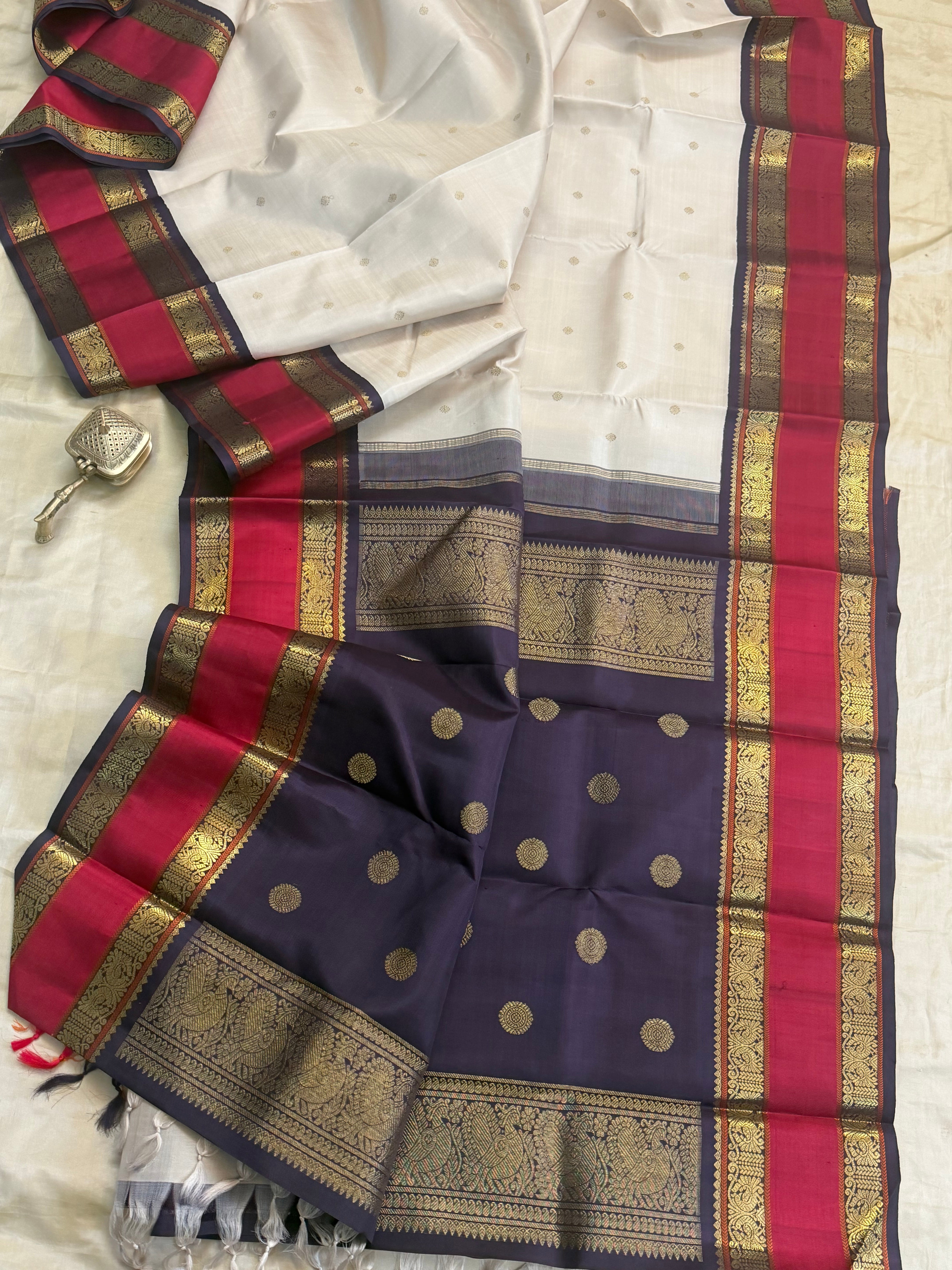 Onam collection: ivory beige retta pet Korvai / pure zari Kanjipuram silk