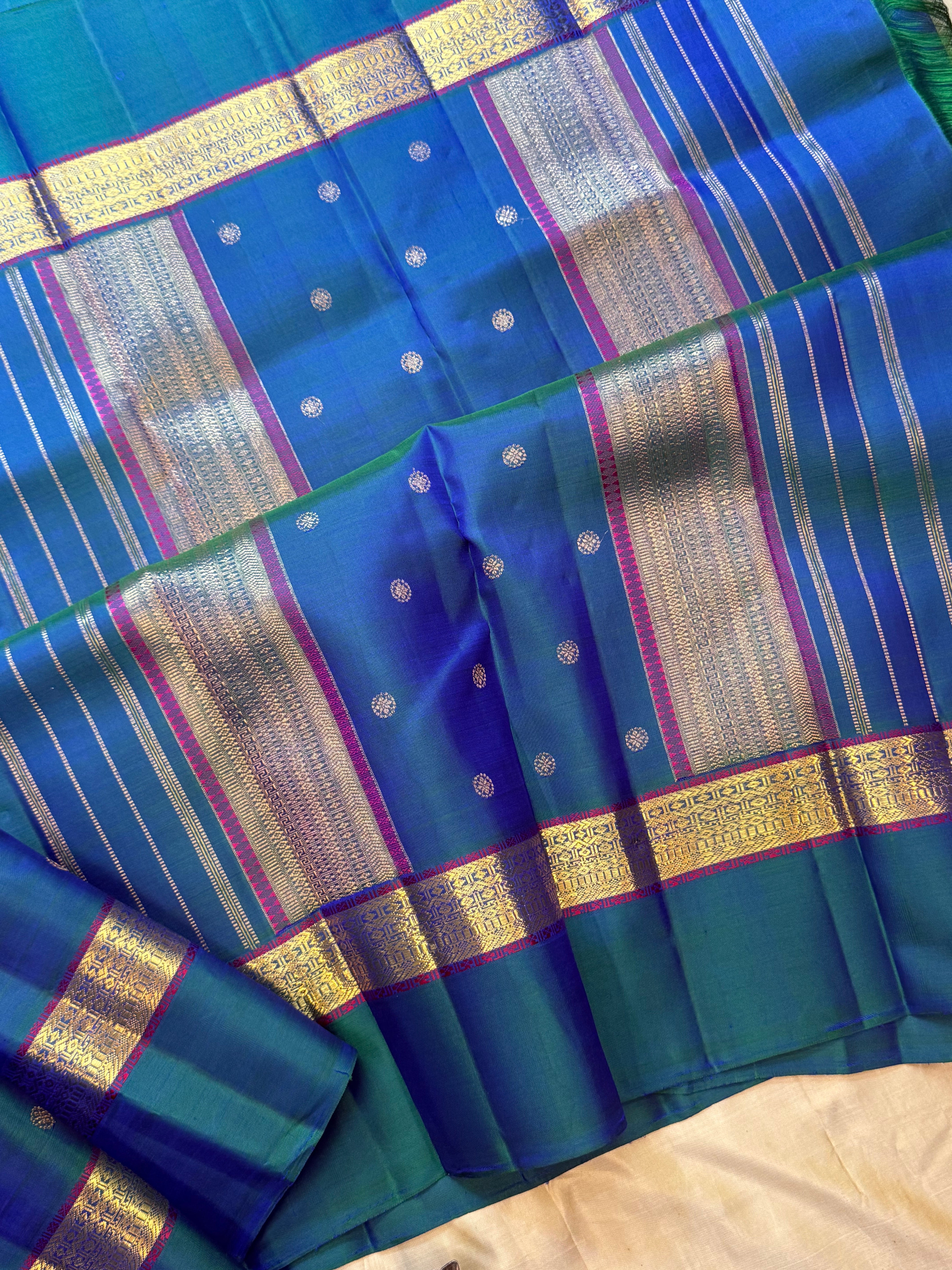 Mayilkazhuthu kaal erangina border / Kanjipuram silk