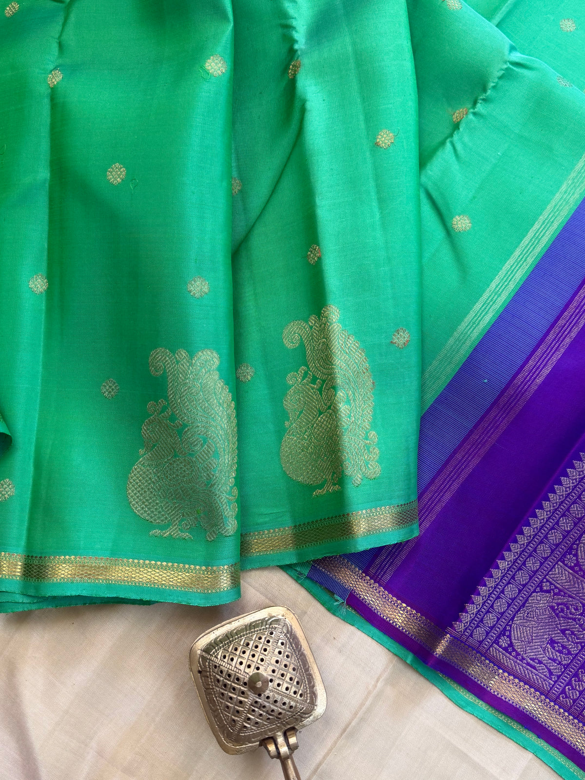Colours of Navarathri sea green beetu Butta / pure Kanjipuram silk