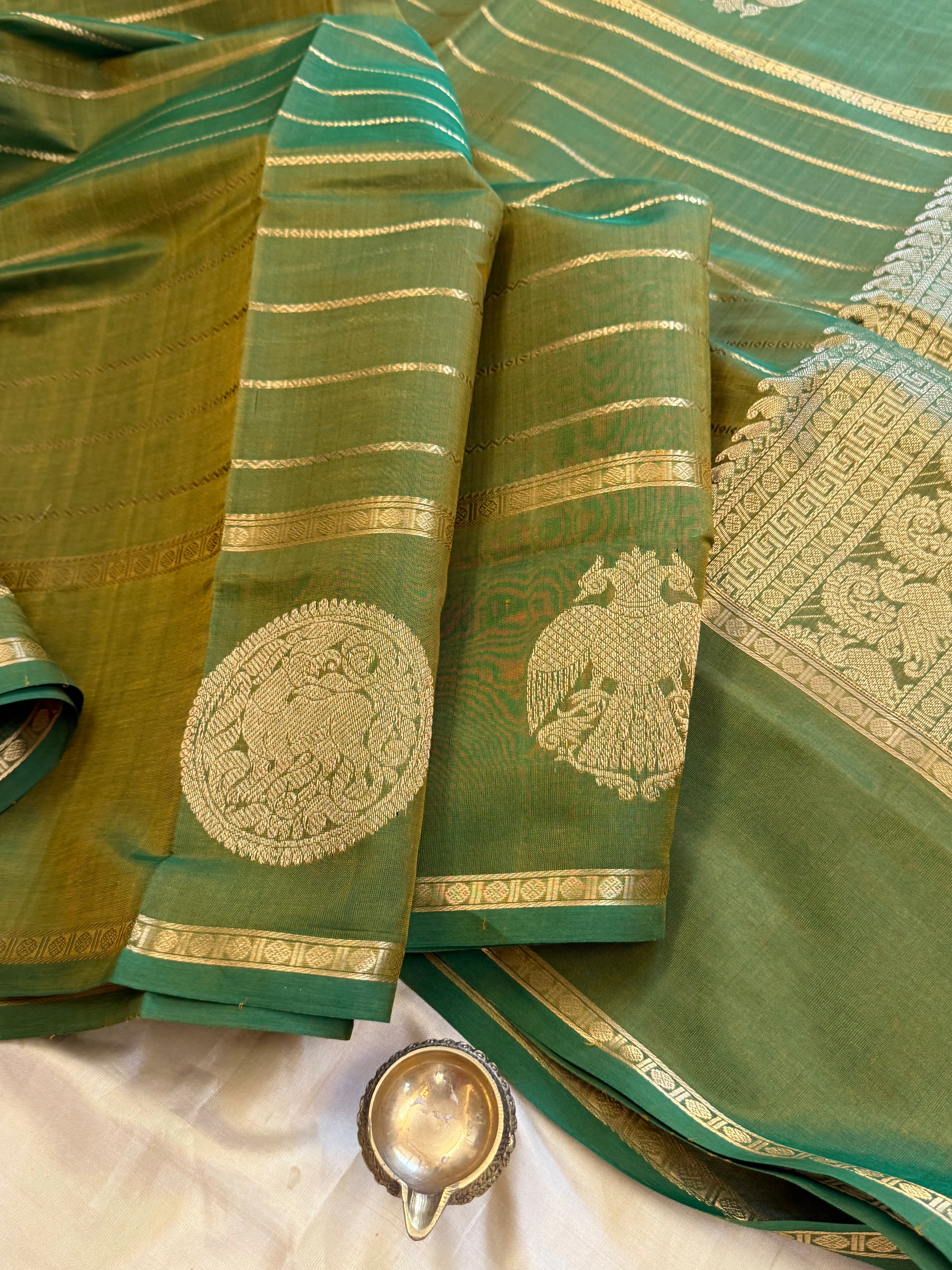 Green veldhari border butta / Silk cotton