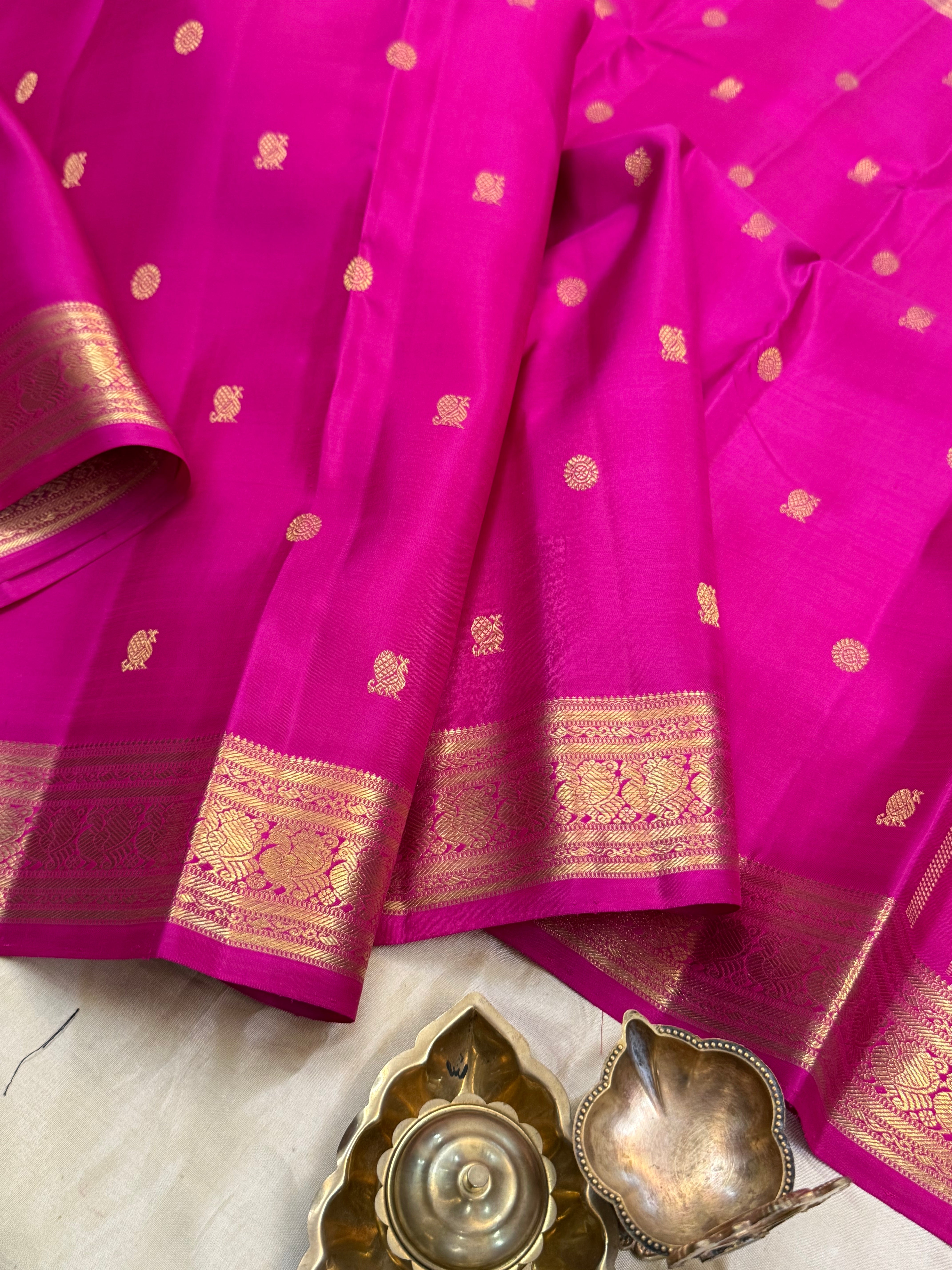 Fuchsia pink annam chakram Butta / Kanjipuram silk CLSA10586