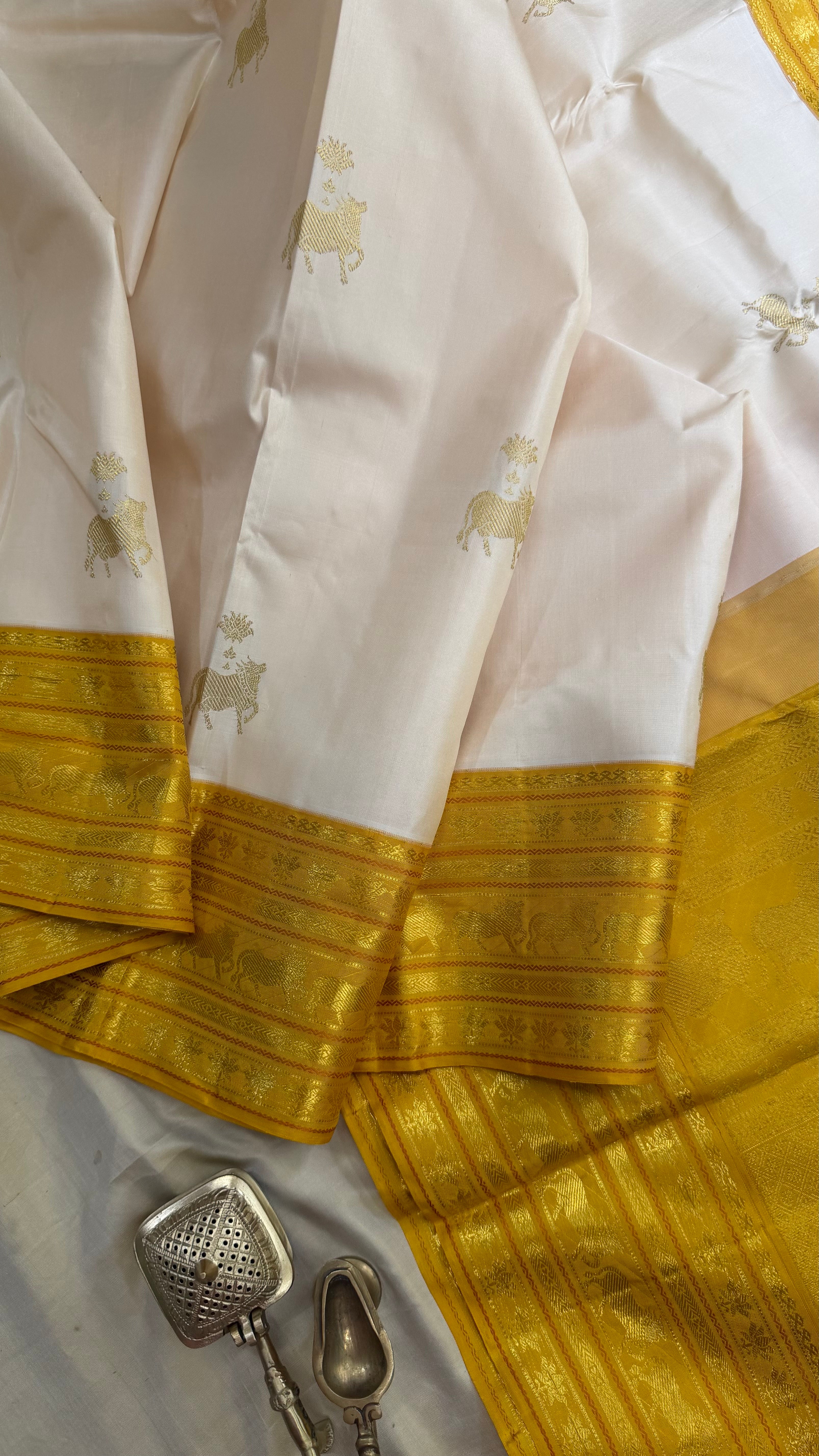 Amoha : cream with yellow  Korvai   Kanjipuram silk 9094CL