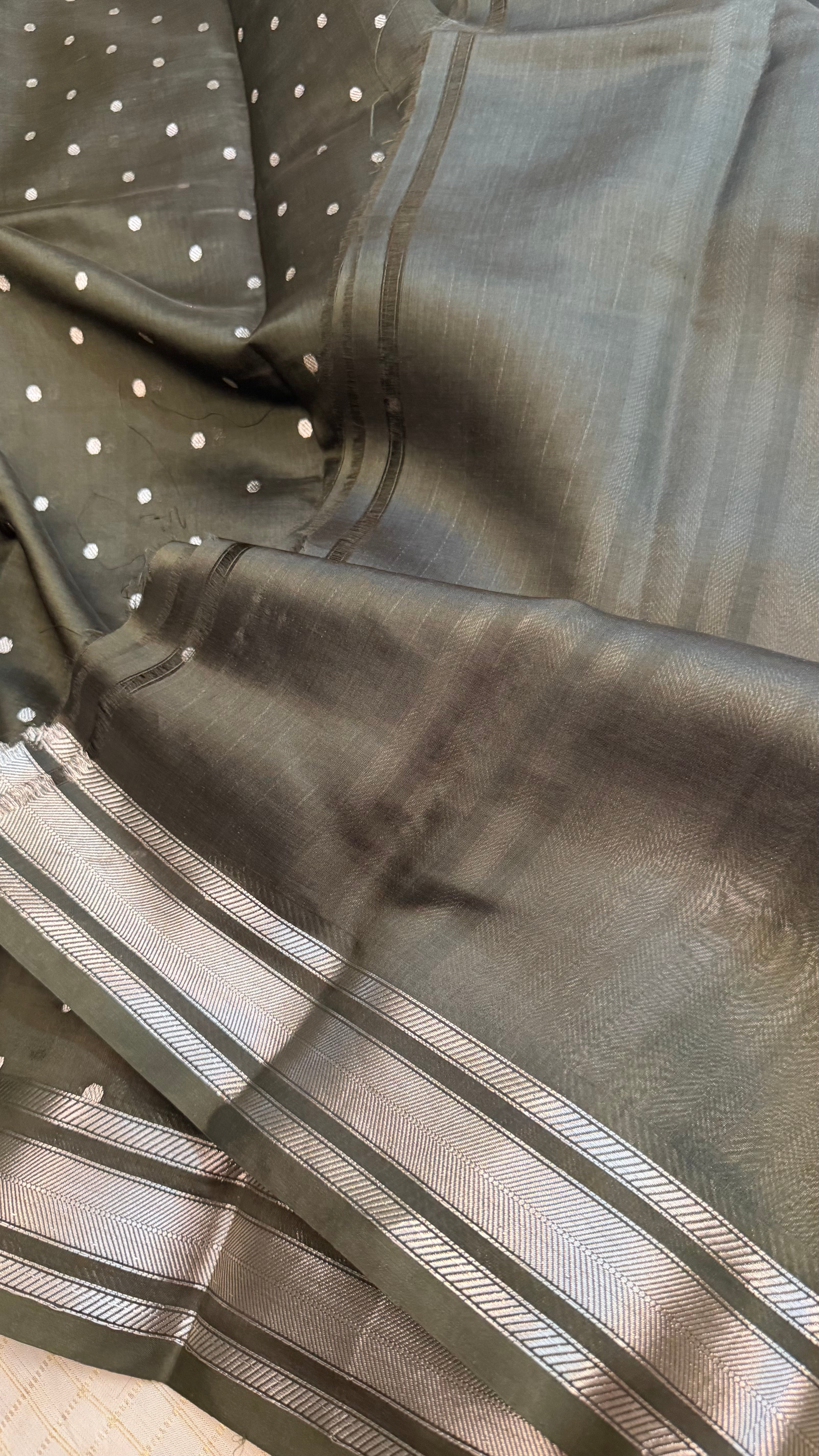 Jugnu hazari buti Nakkasi border Chanderi silk