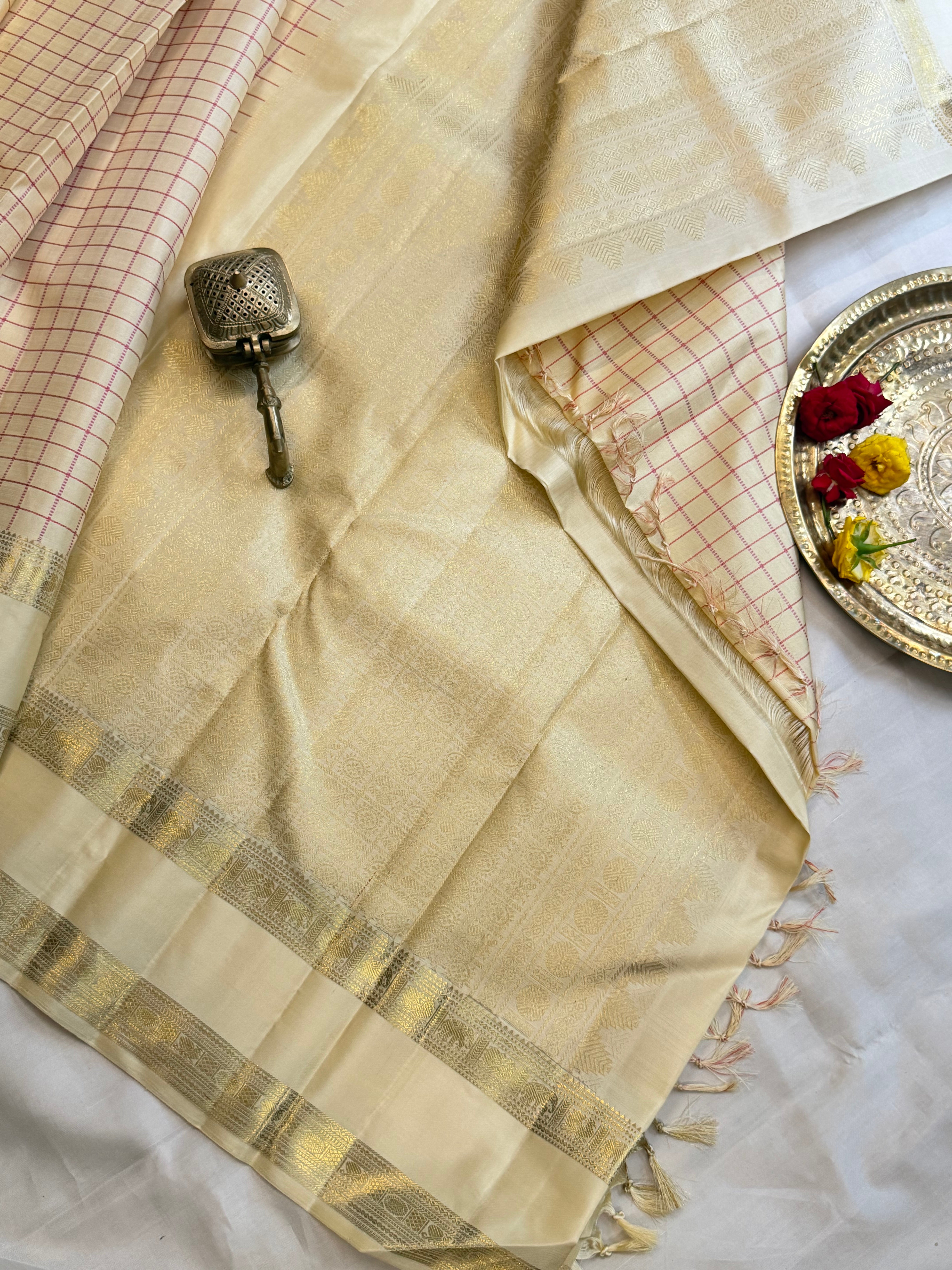 Malligai : off white retta pet pure Zari Kanjipuram silk