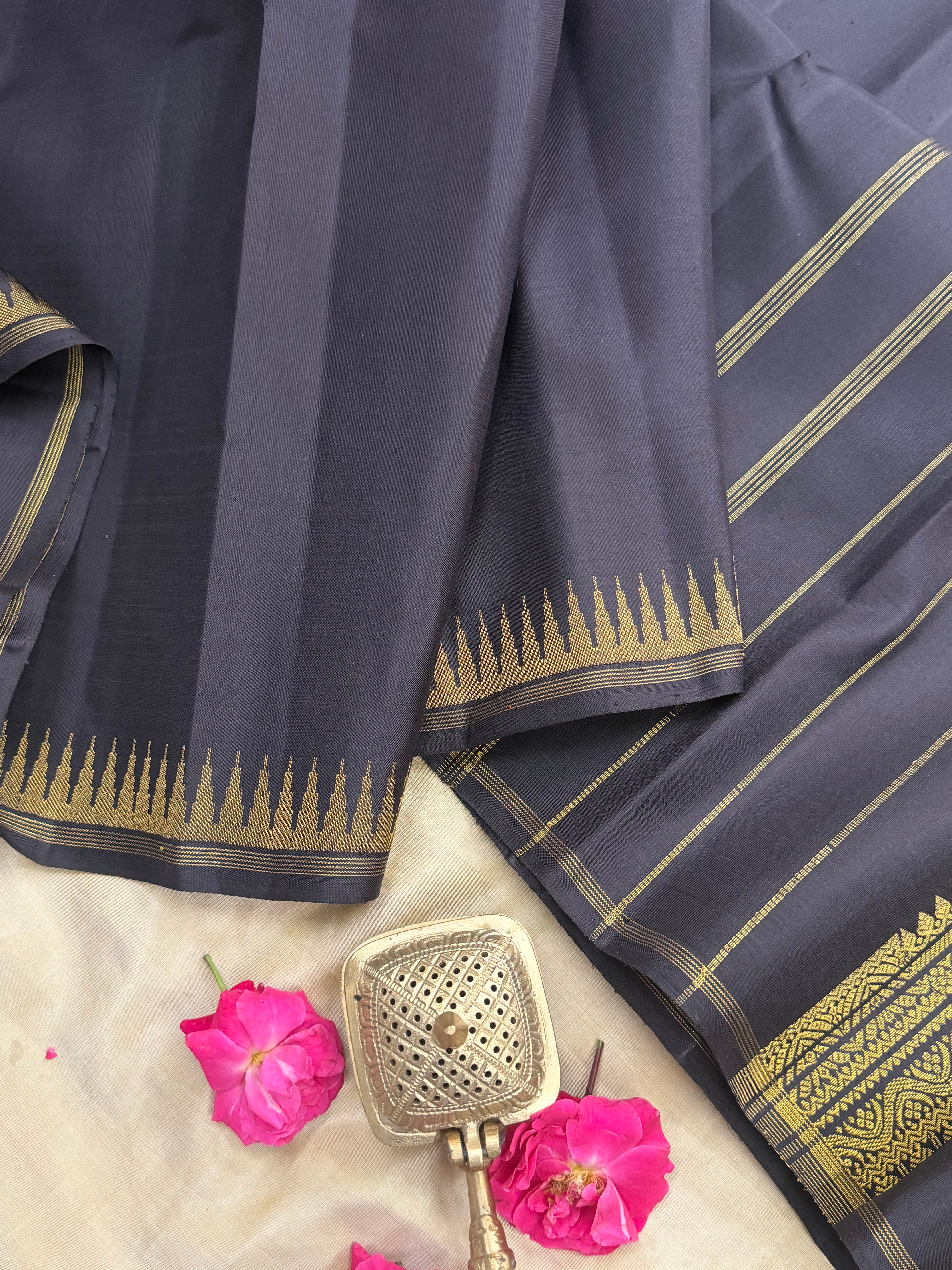 Black 8 Kol small border pure Zari Kanjipuram silk CLSA9204