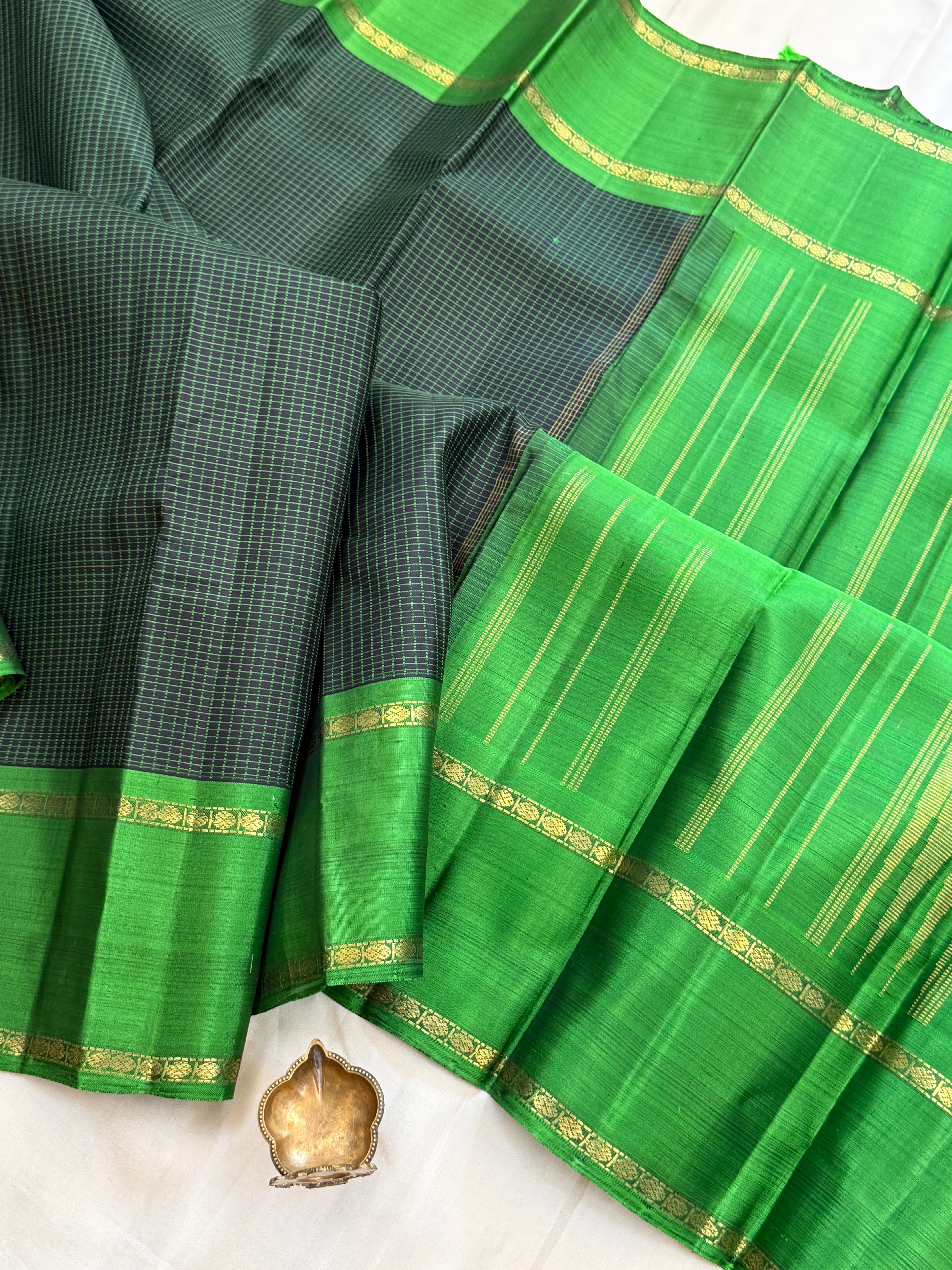 Dark green body checks with Retta pet border/ kanjipuram silk CLSA10711