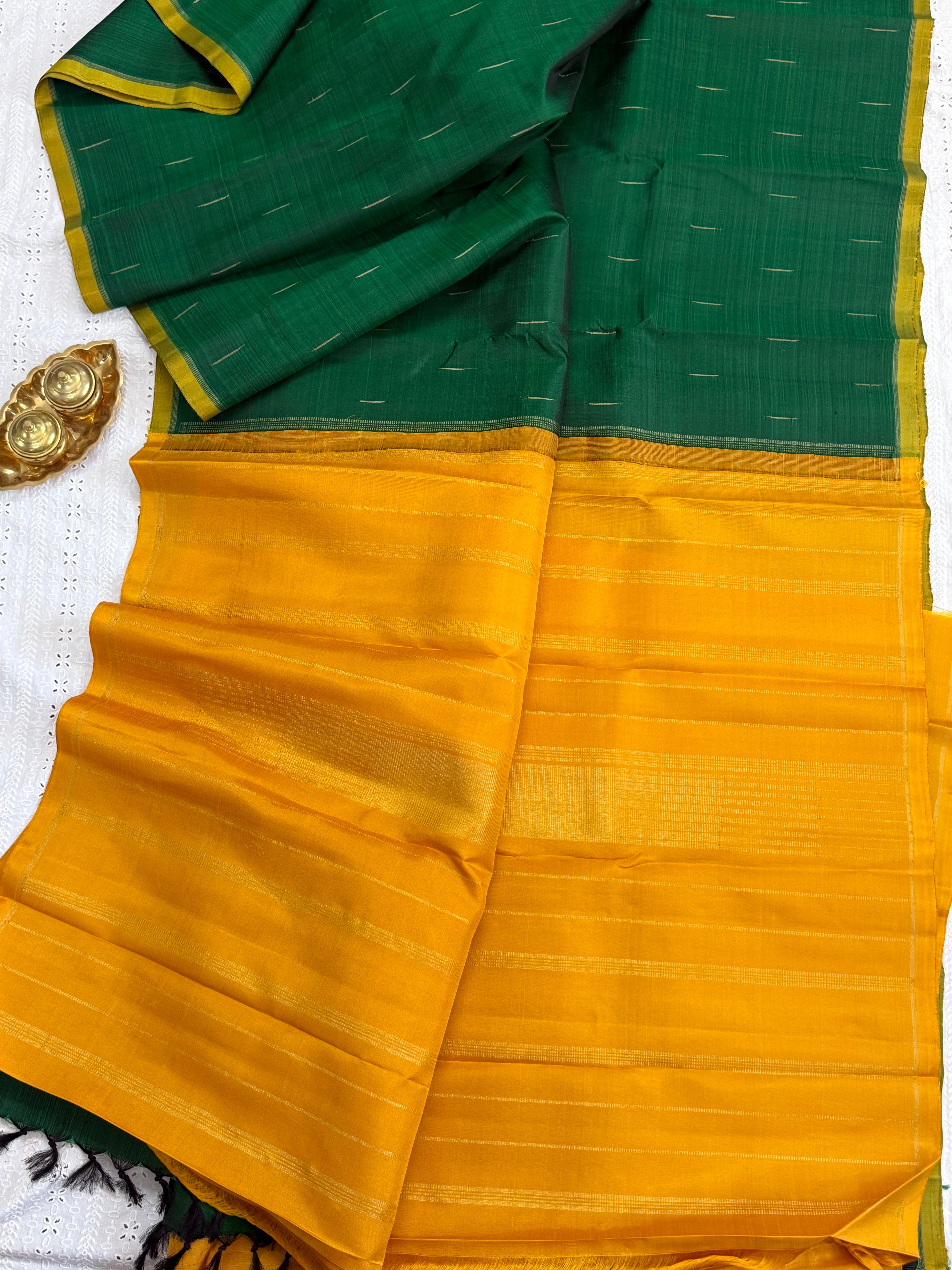 Green malli moggu and mustard / Kanjipuram silk CL9964
