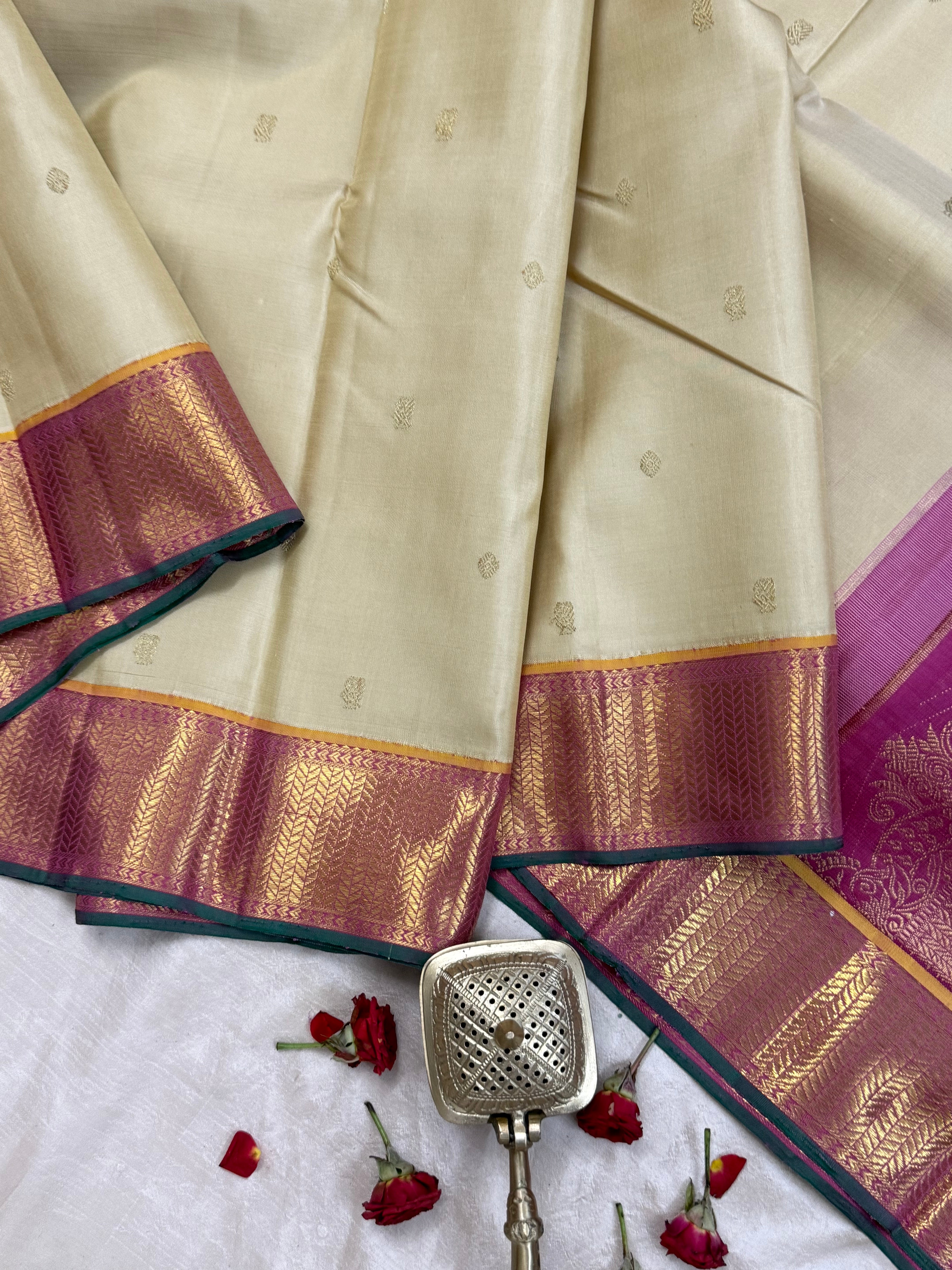 Cremish and pink kai korvai unique pallu/ Kanjipuram silk