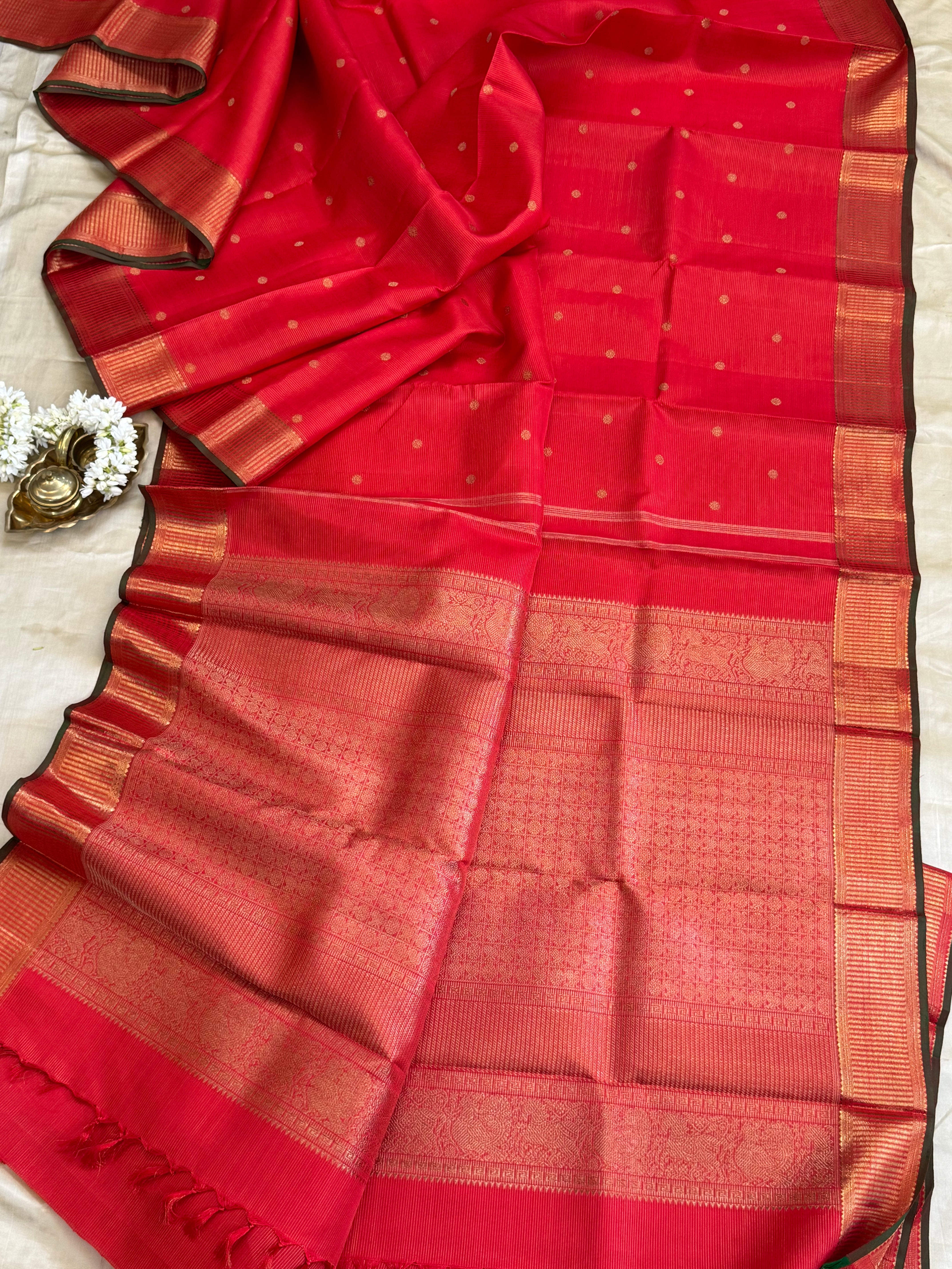 Chilli red Vairaoosi chakram Butta / kanjipuram silk