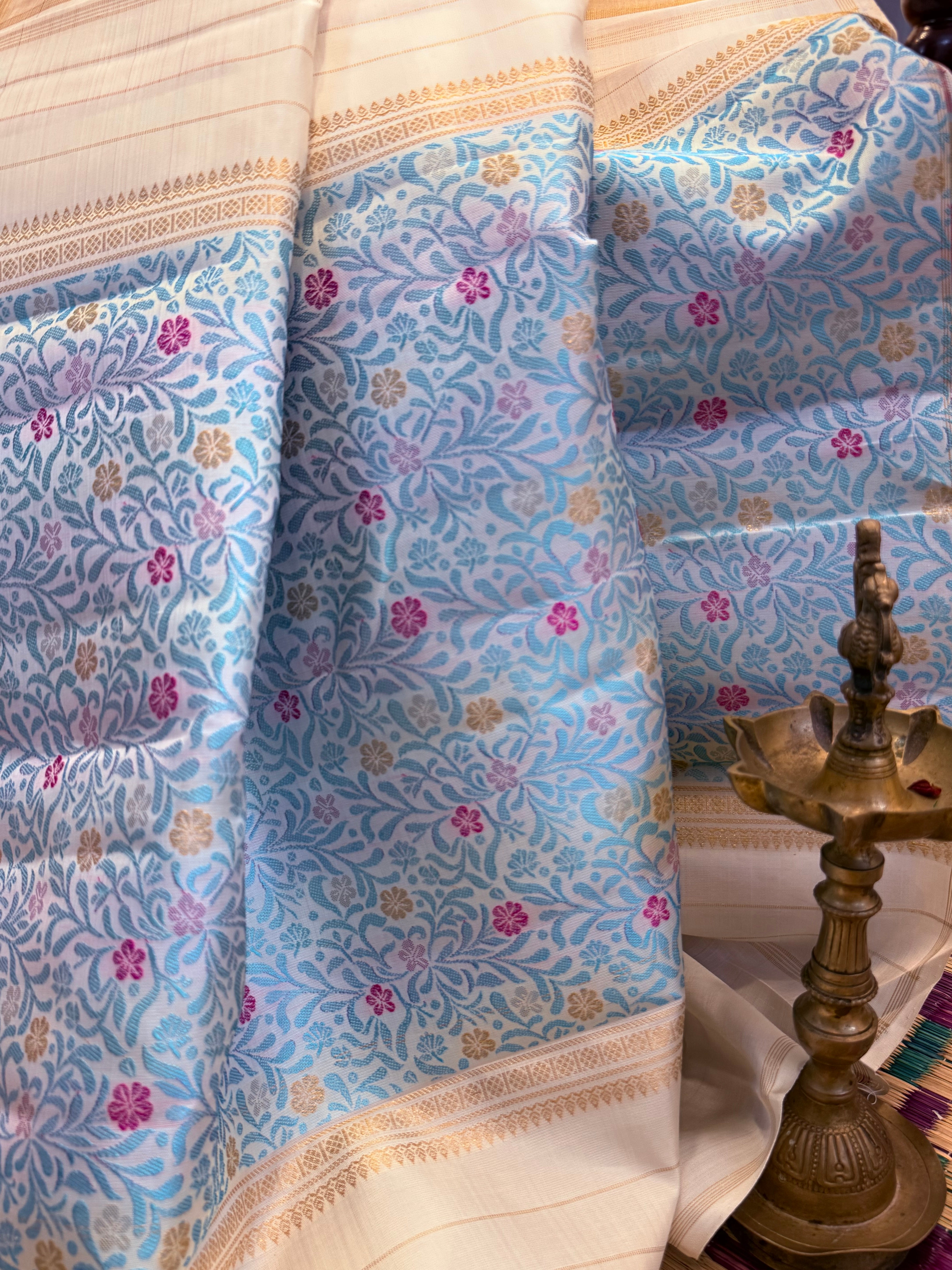 Offwhite Iruthalaipakshi and chakram butta unique pallu/ Kanjipuram silk CL10137