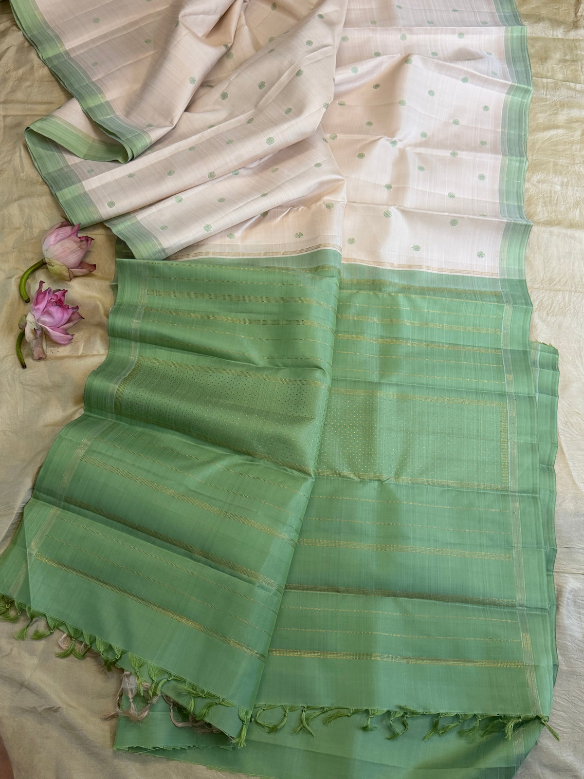 Off white green Butta  simple pure Zari Kanjipuram clsa12717