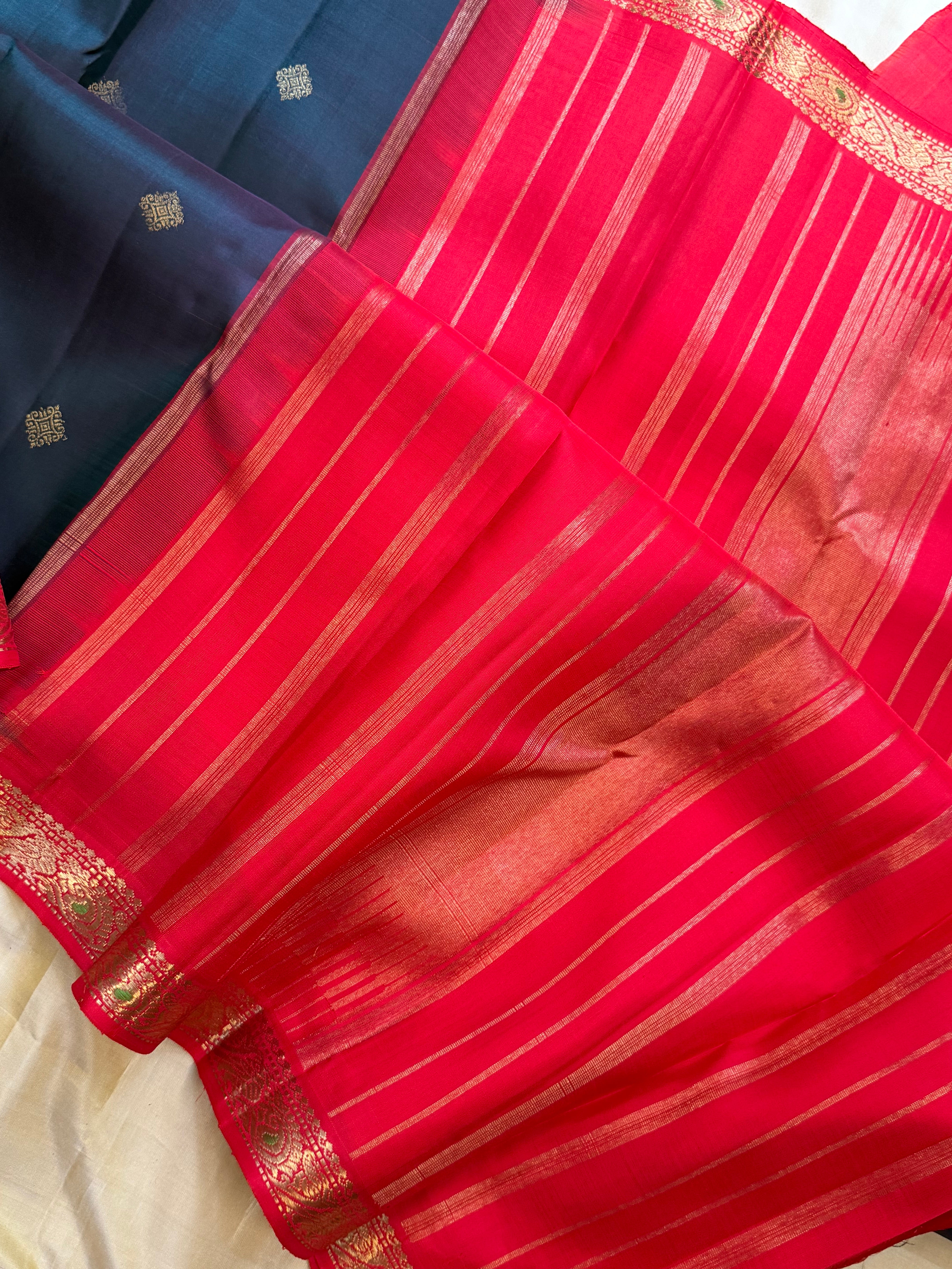 Mayilkazhuthu Korvai small border /Kanjipuram silk saree
