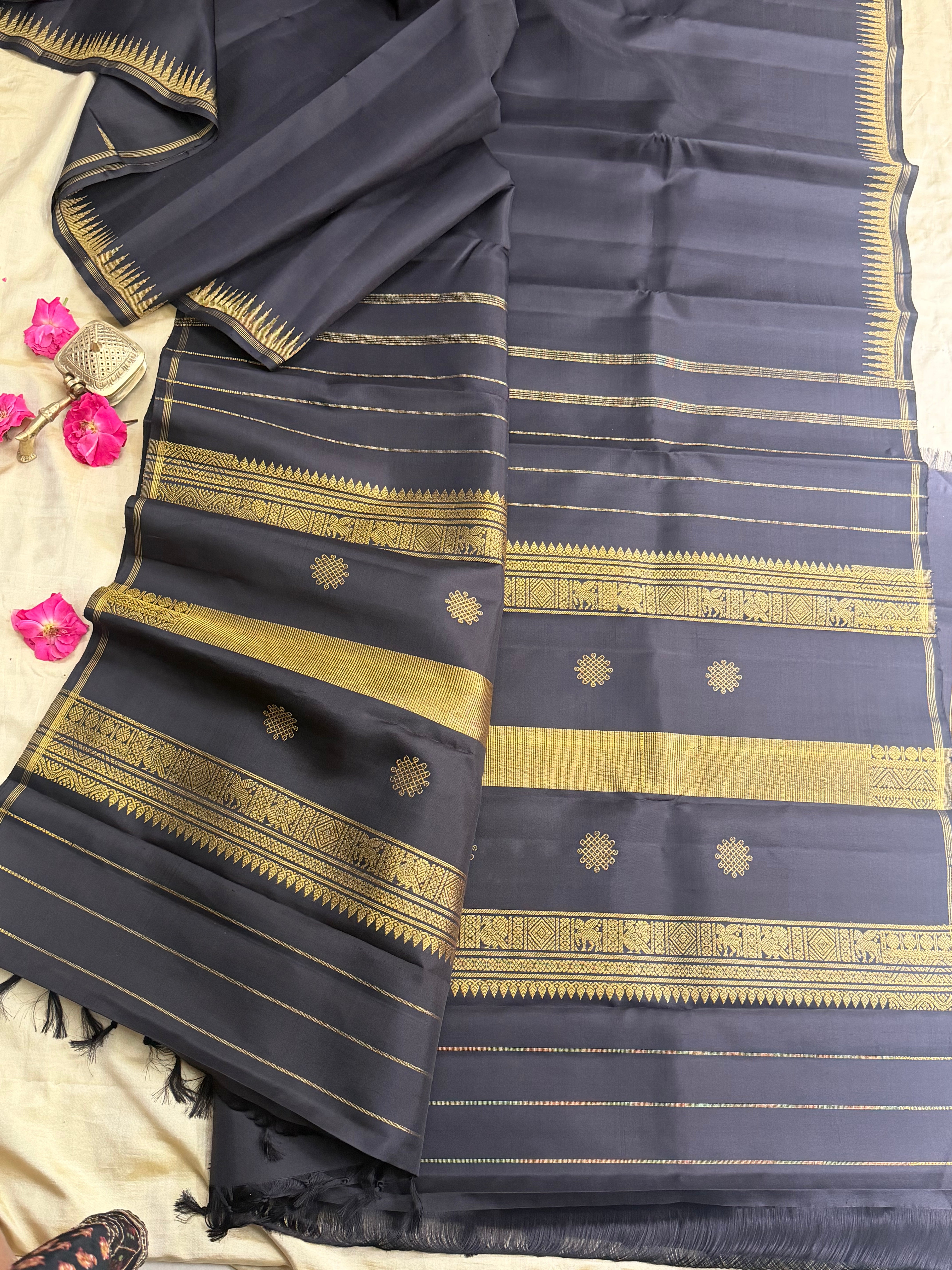Black 8 Kol small border pure Zari Kanjipuram silk CLSA9204