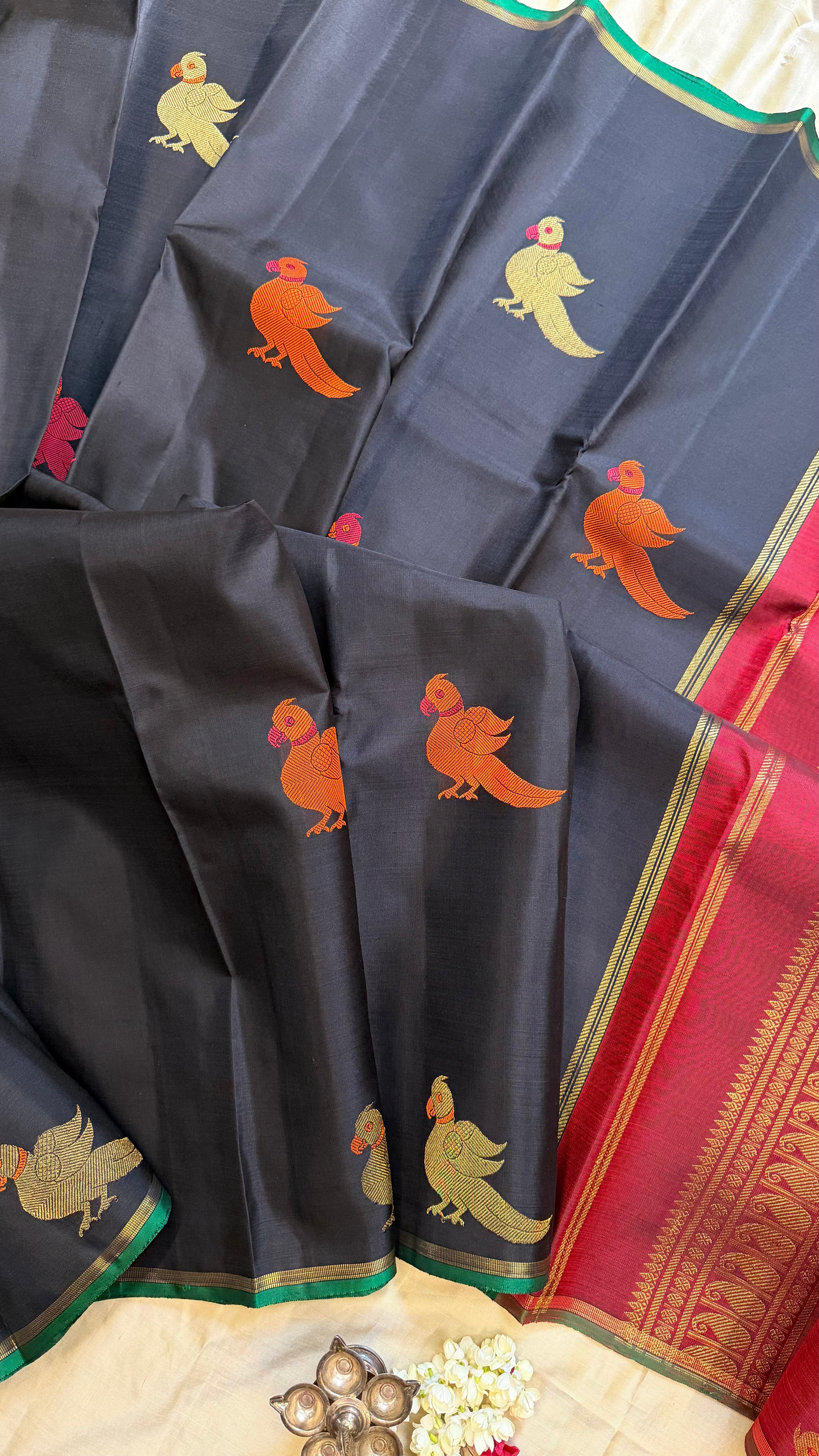 Black meenakari kili butta / kanjipuram silk