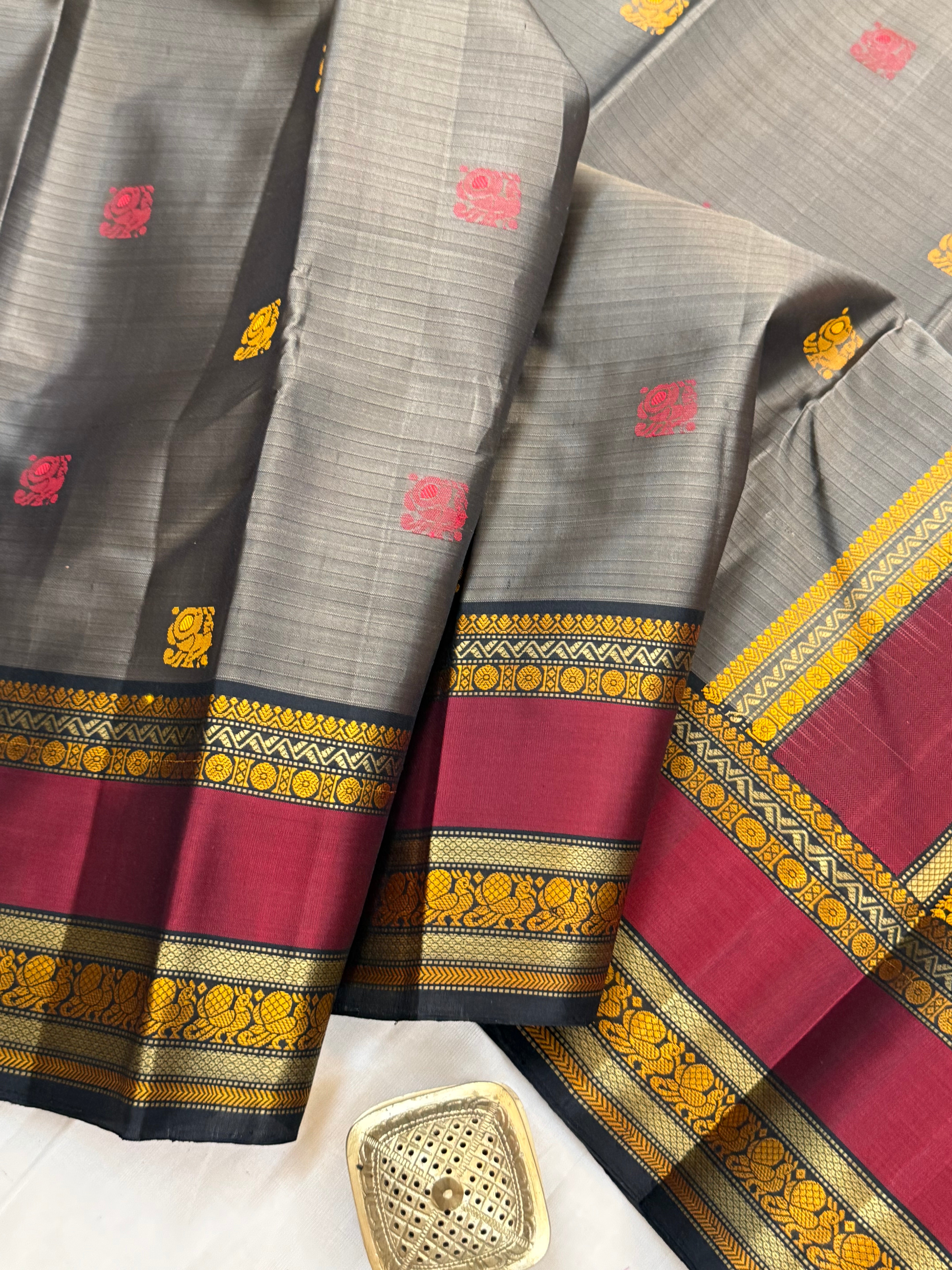 Grey annam butta / Varnangal Thread work  / CLSA 11259
