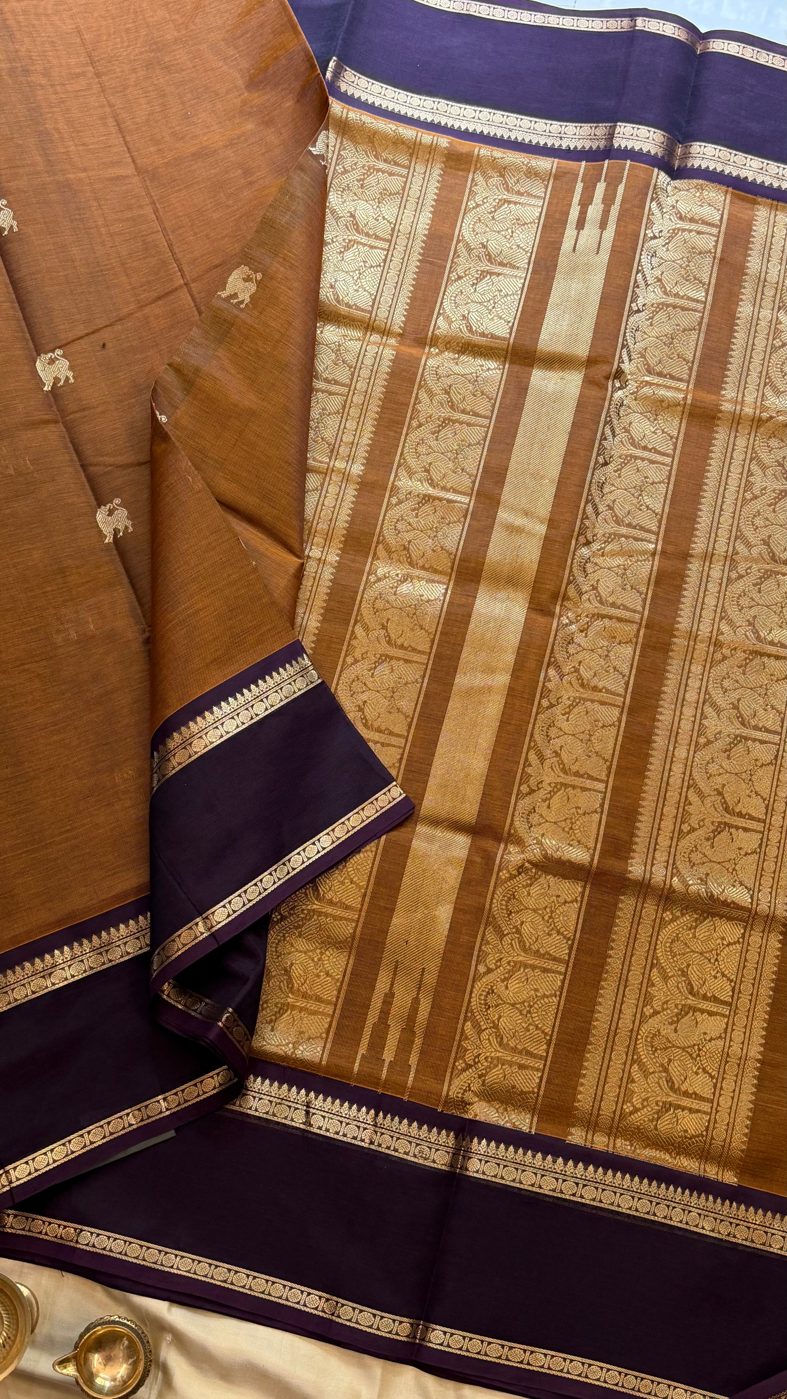 Honey colour retta pet silk cotton.