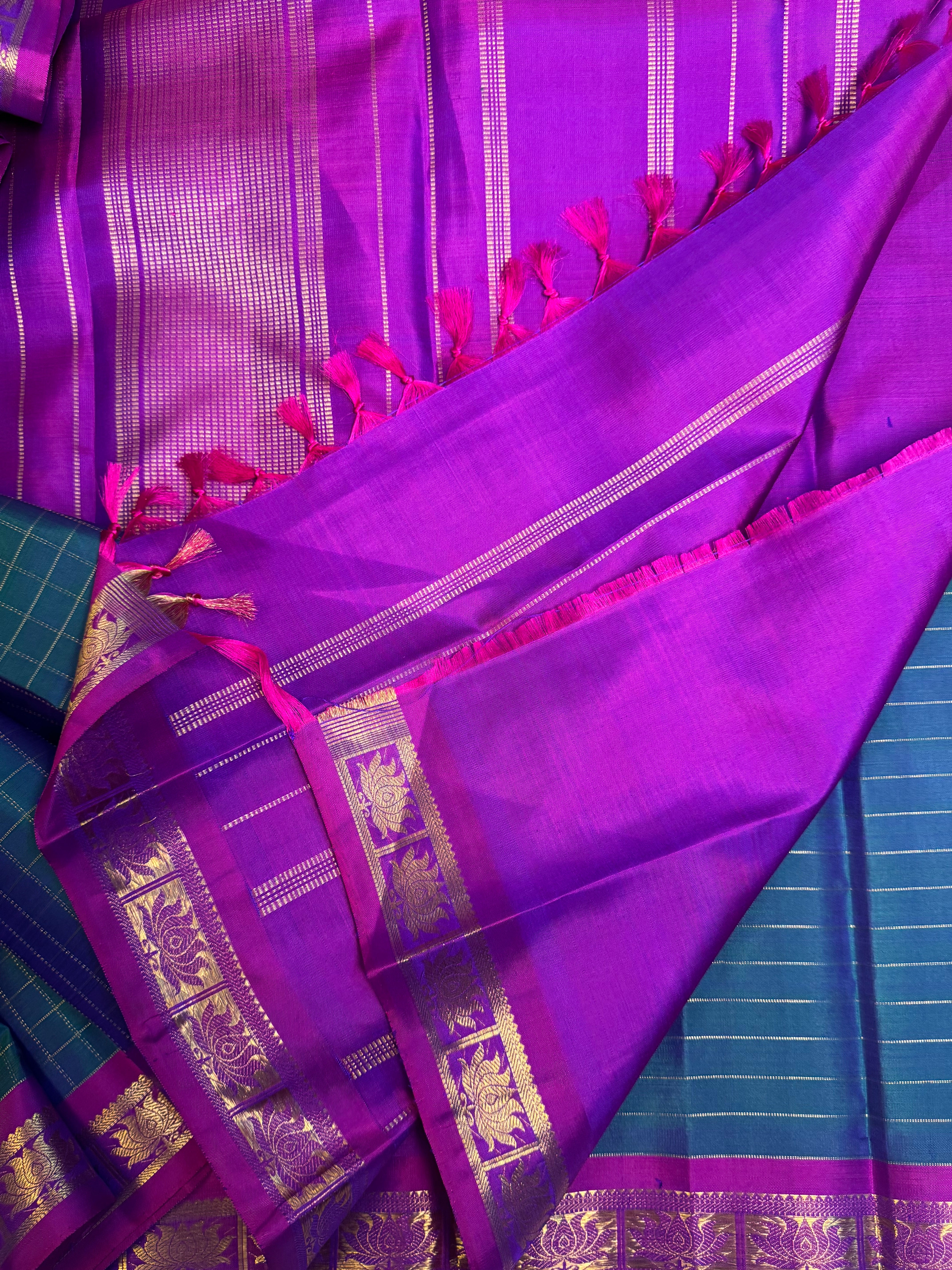 Mayilkazhuthu Zari Kattam / Kanjipuram silk