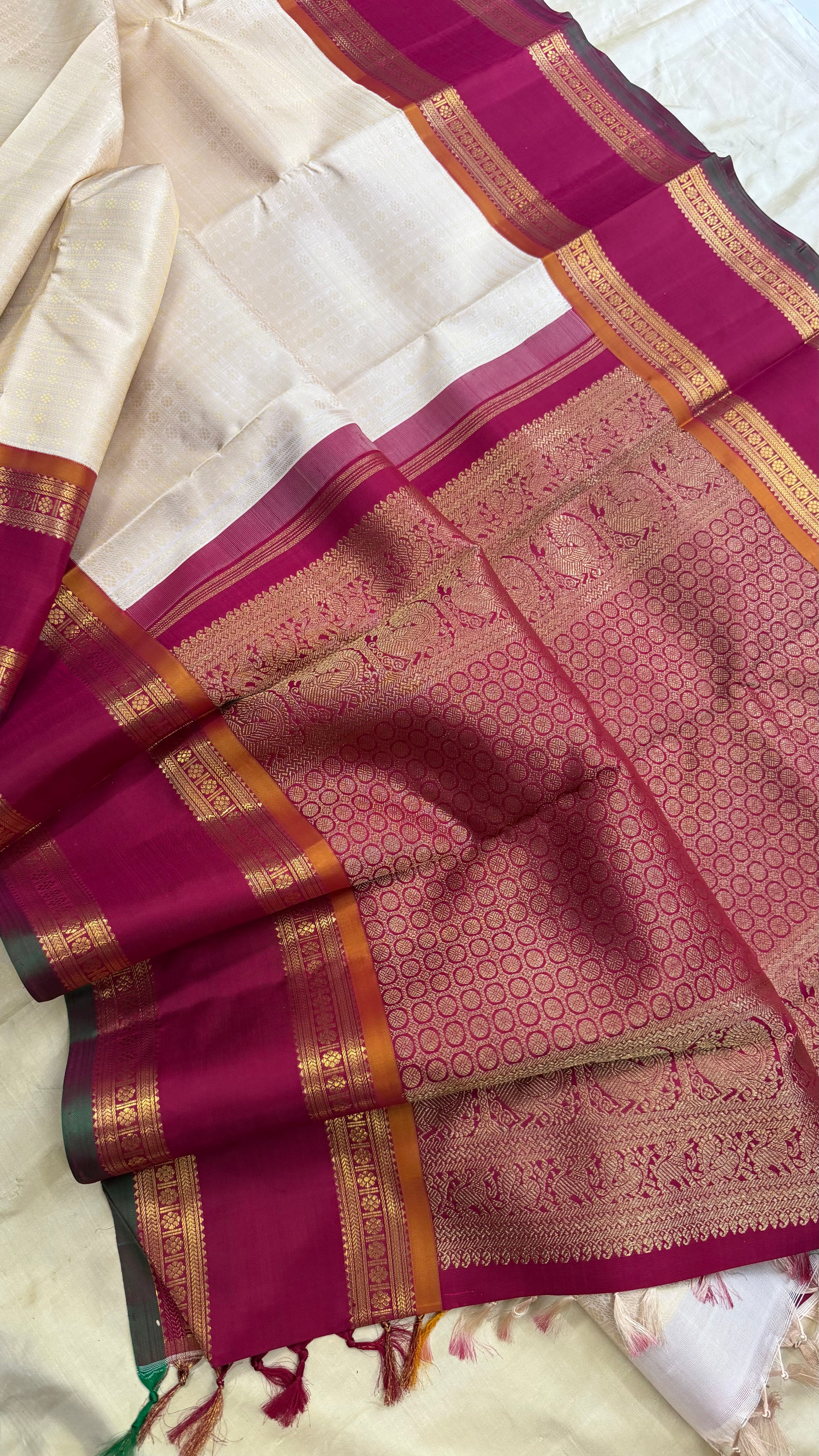 Cream Laksham Butta Korvai / Kanjipuram Silk