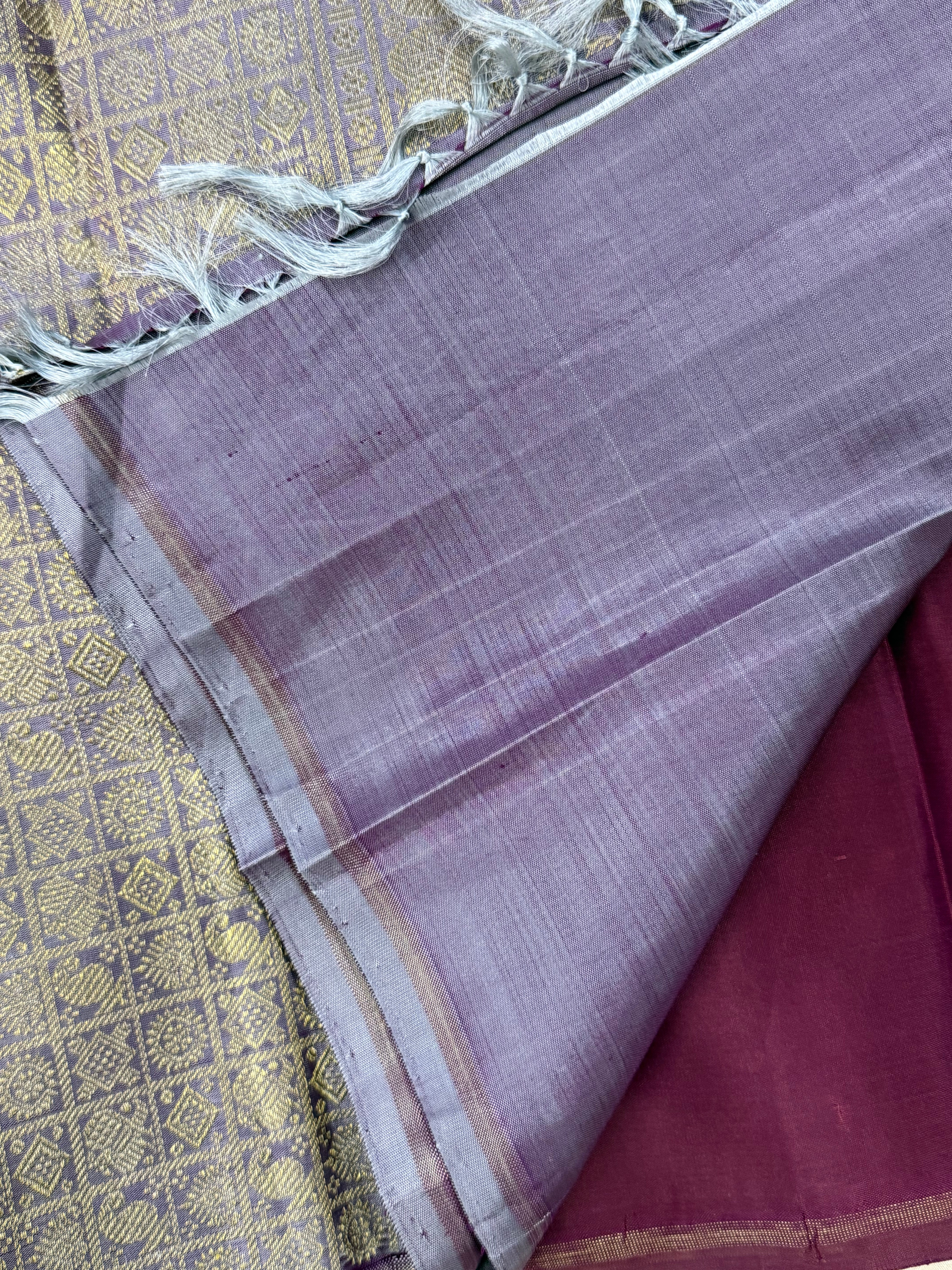 Deep paaku big annam round butta / Kanjipuram silk