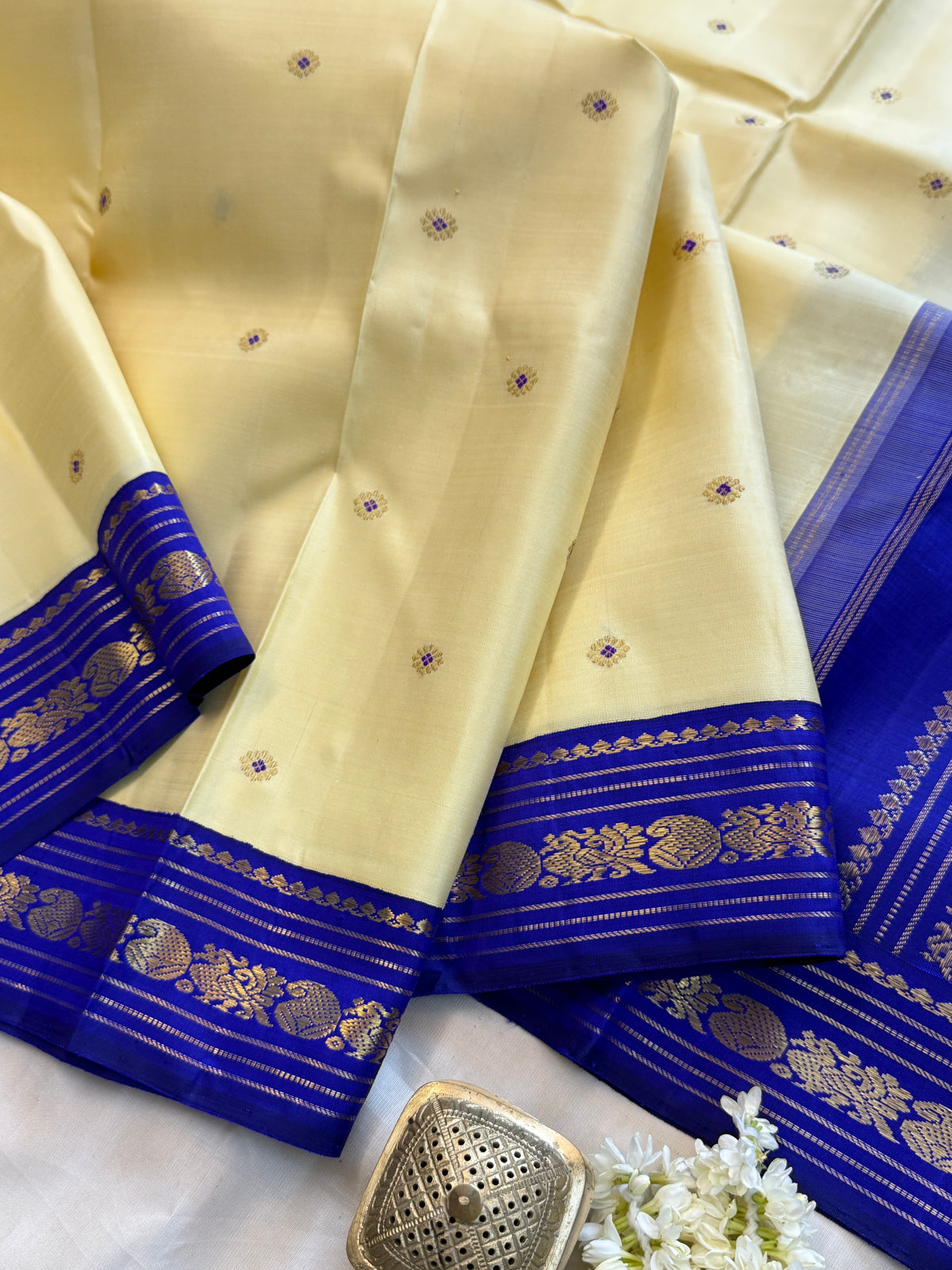 Cream meenakari butta Korvai / pure Kanjipuram Saree CLSA10395