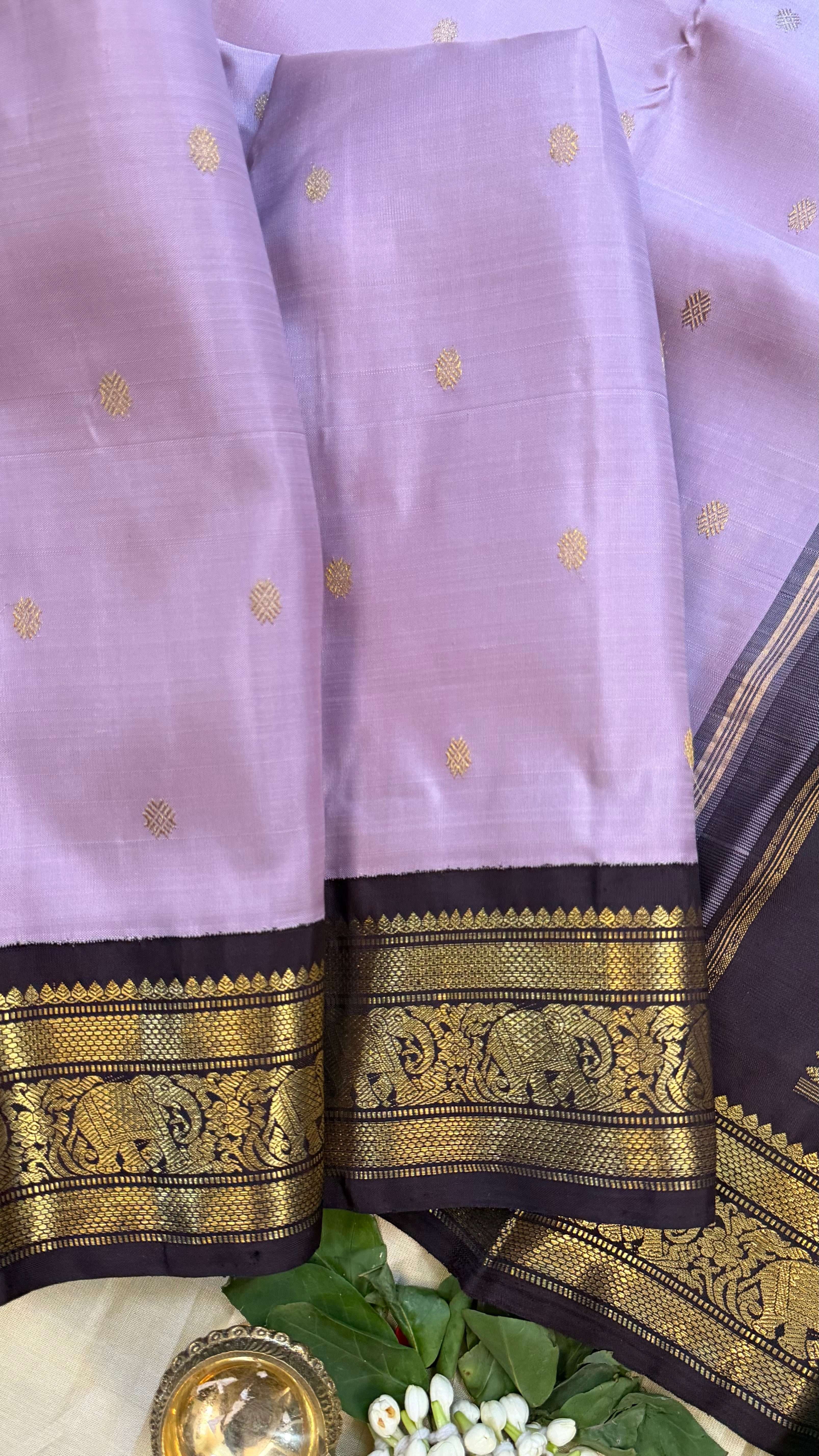 Light lavender (Lilac) and navalpazham border kai korvai/ kanjipuram silk