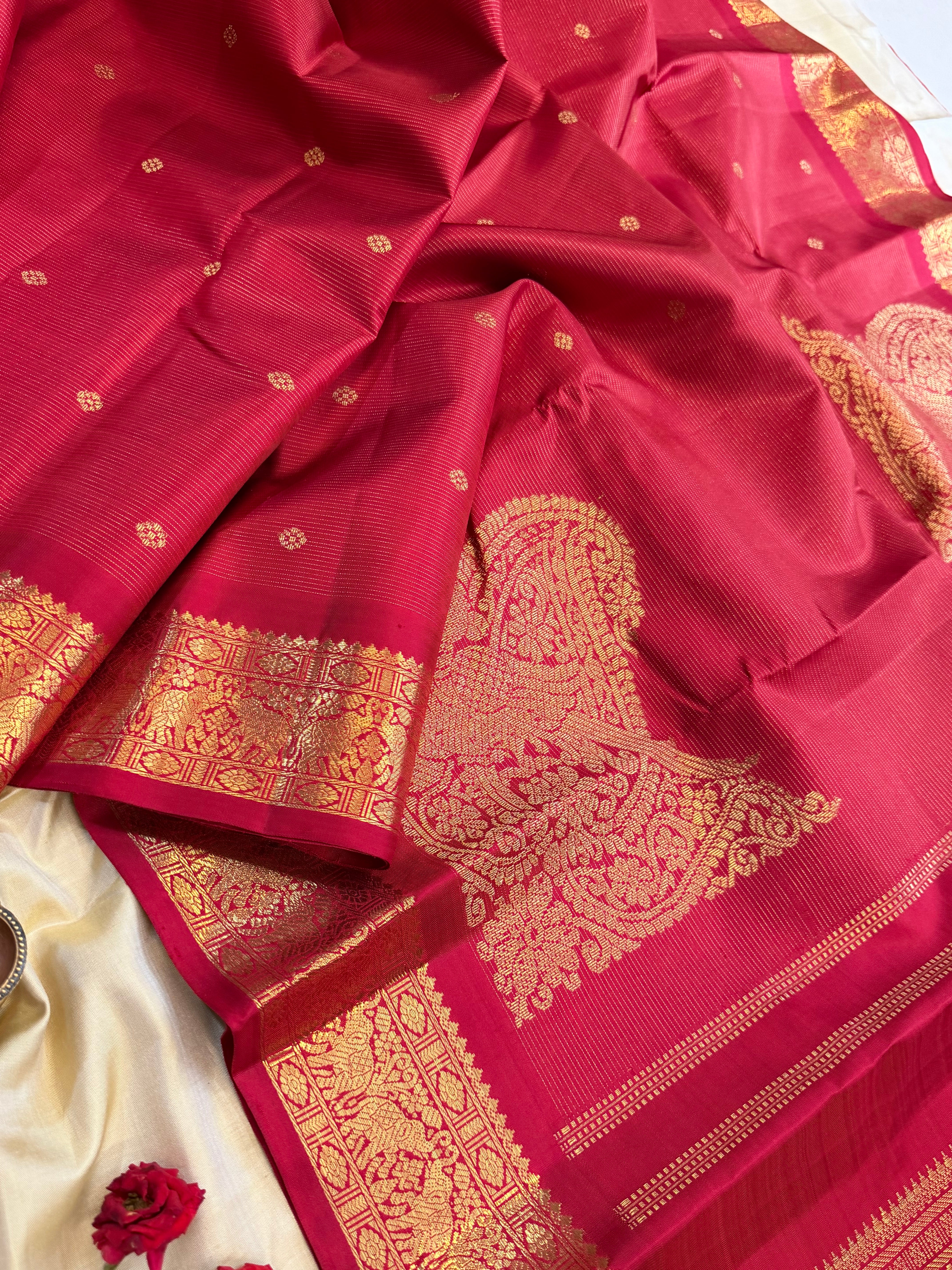 Mann : master weaver Vairaoosi earthy hues in pure Zari Kanjipuram silk