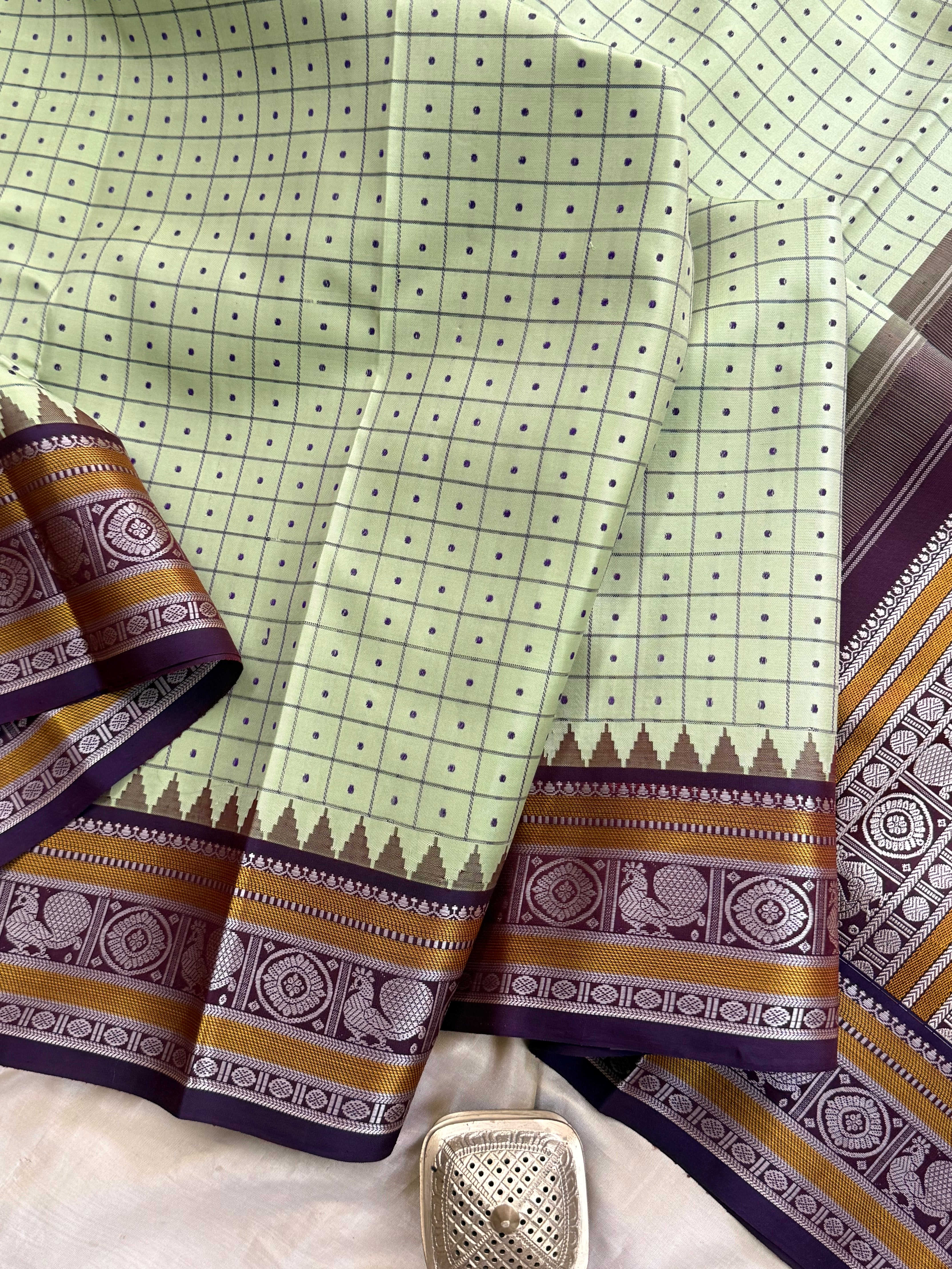 Pista green laksham Butta with temple border/CLSA10479