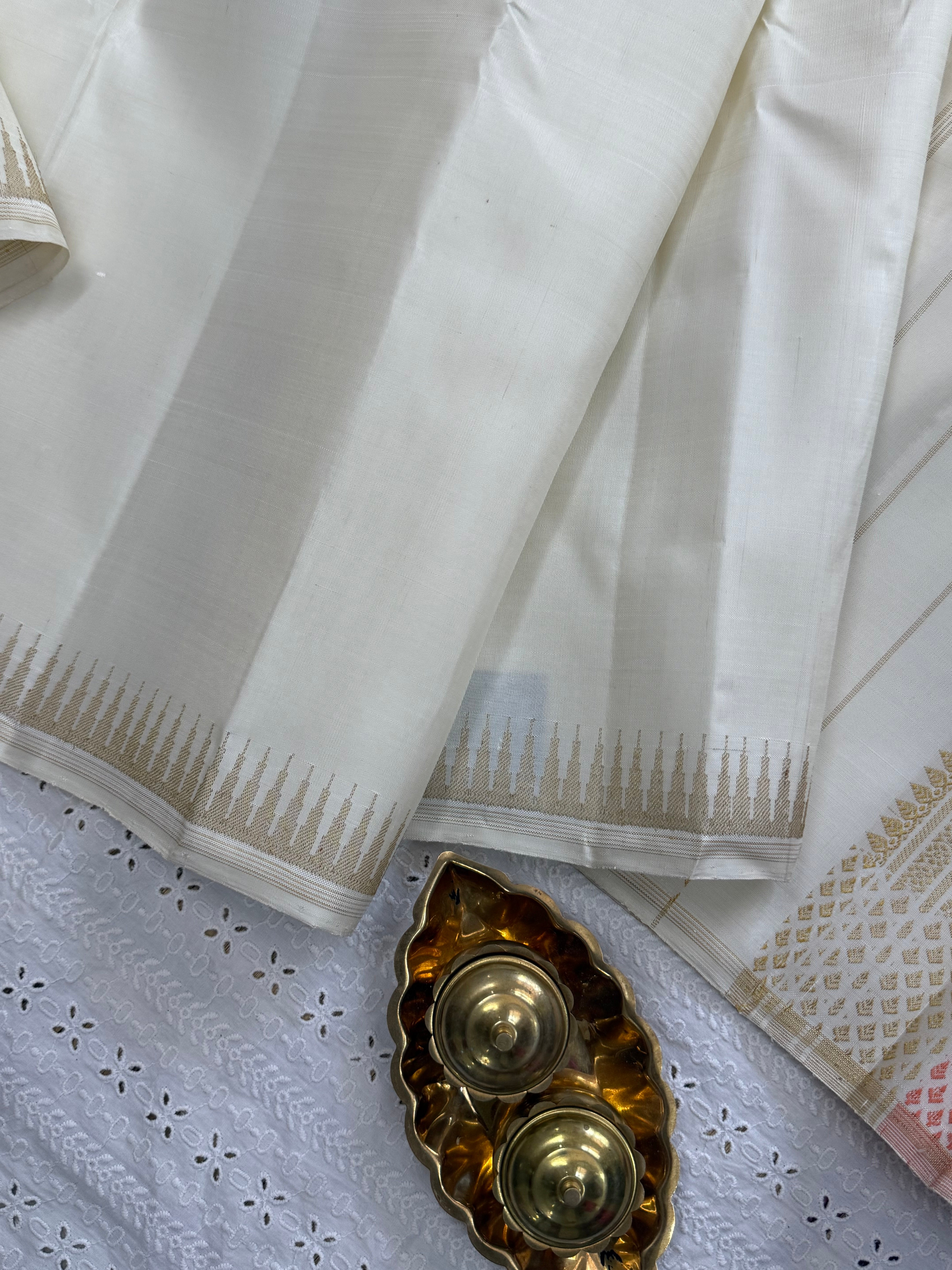 Offwhite small temple border Unique pallu/ Kanjipuram Silk CL10142