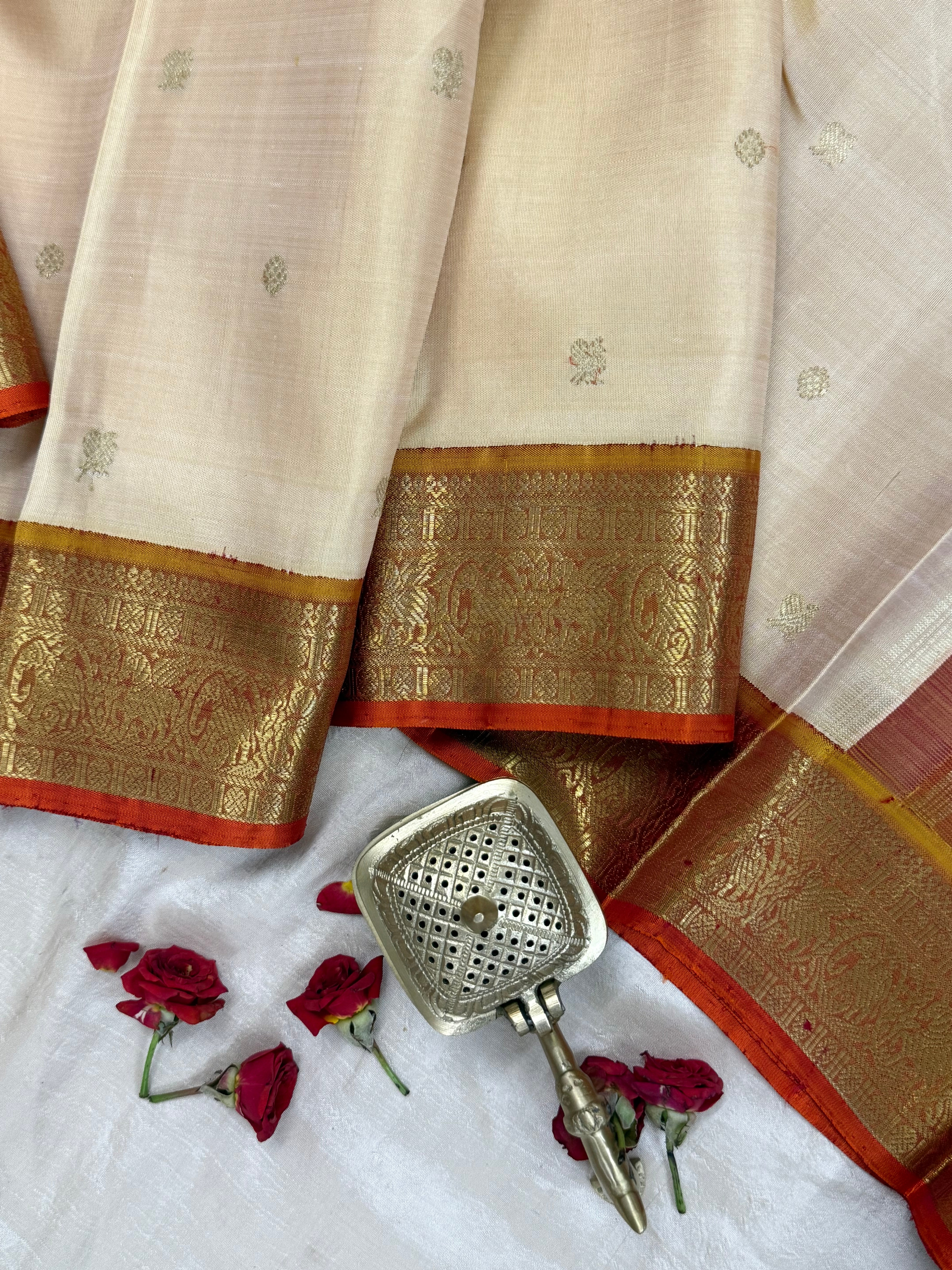 Venpattu and rust kai korvai / Kanjipuram silk