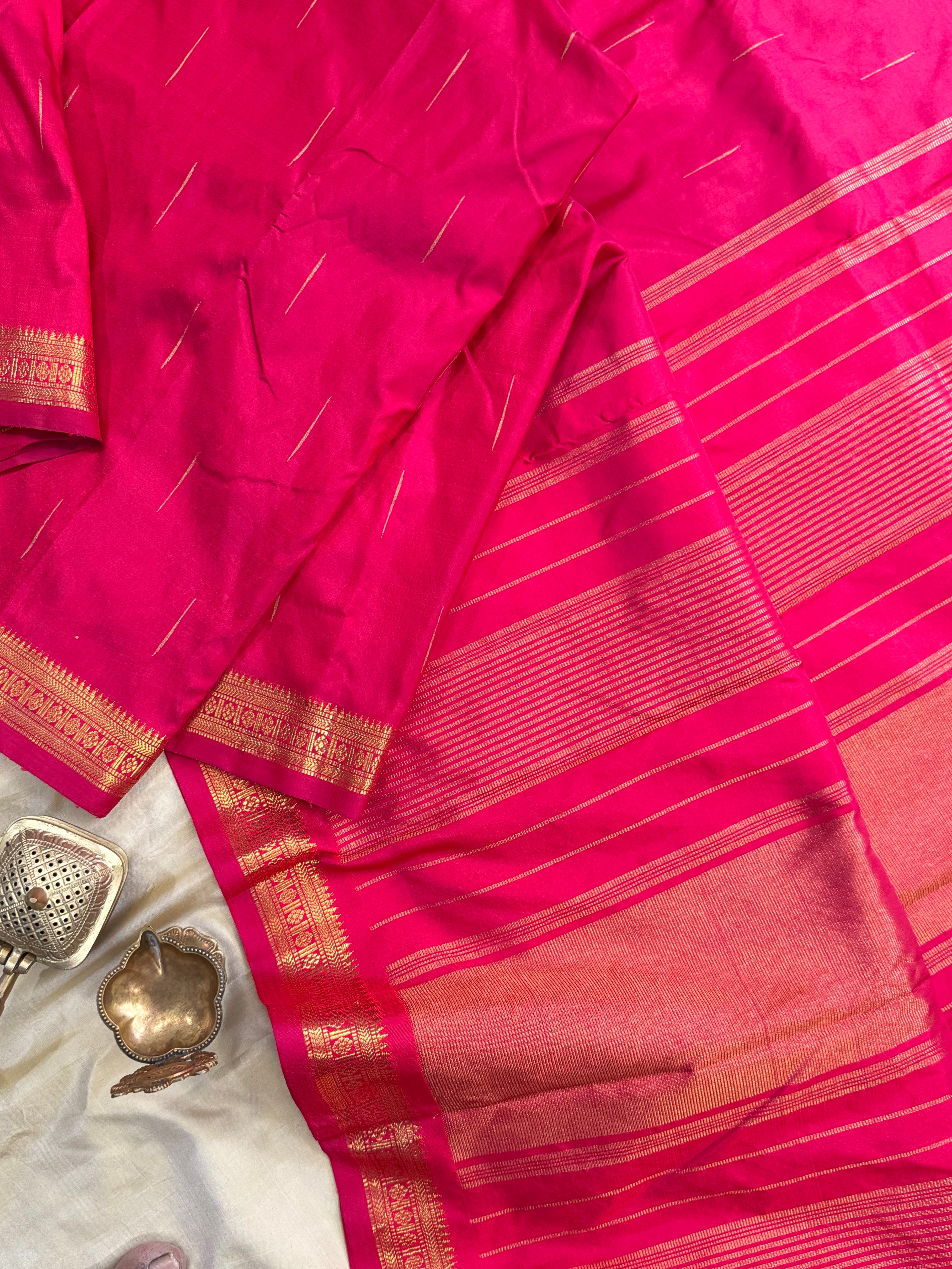 Pink malli moggu small border  pure Zari Kanjipuram silk