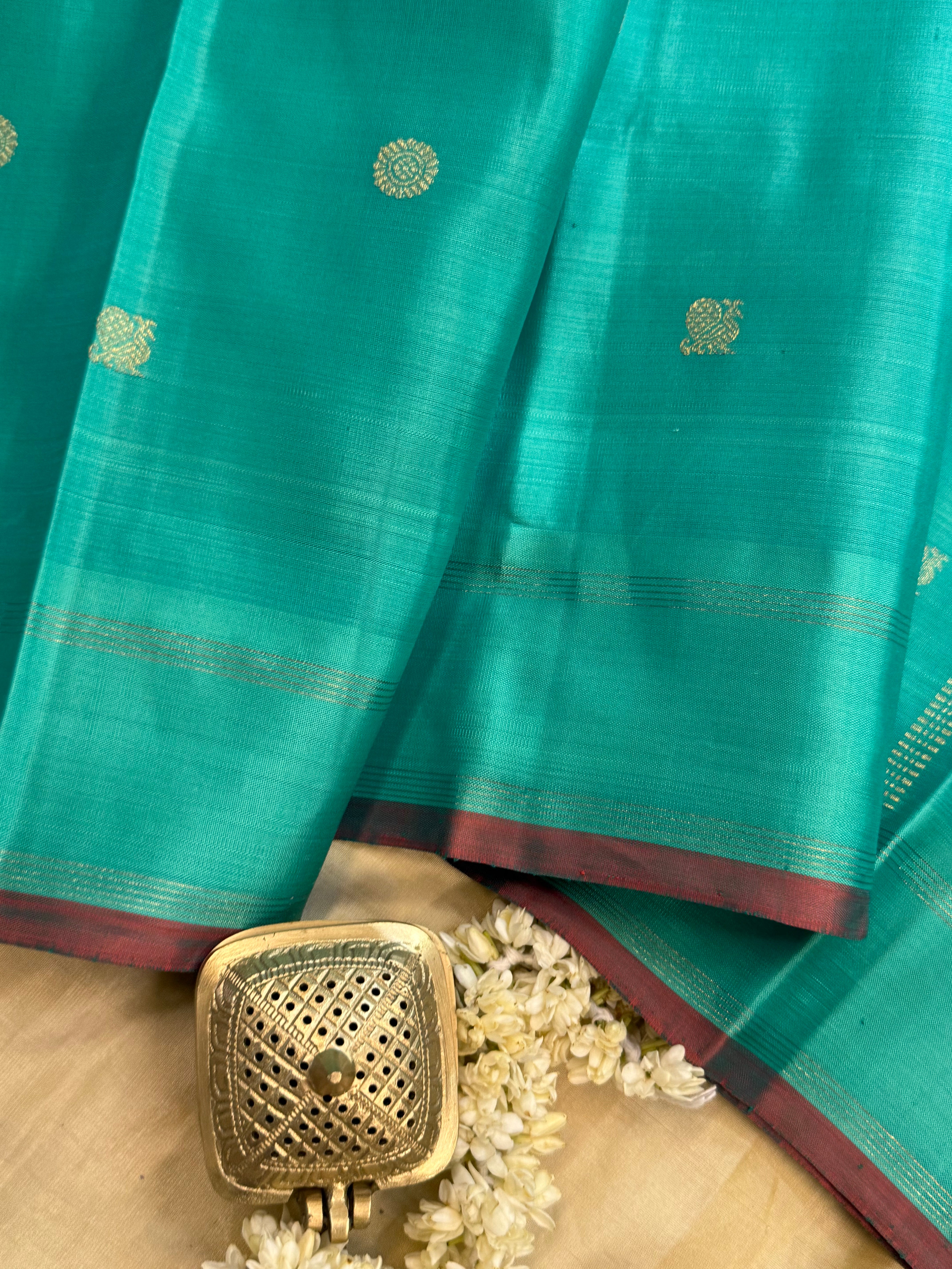 Sea green annam and chakram butta/ Kanjipuram silk